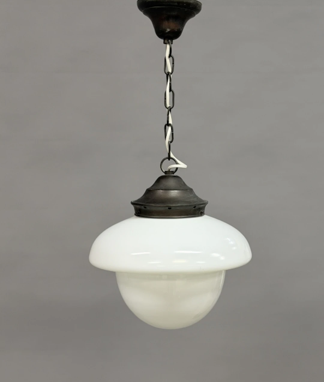 TAKLAMPA med glaskupa, 1900-talets första hälft