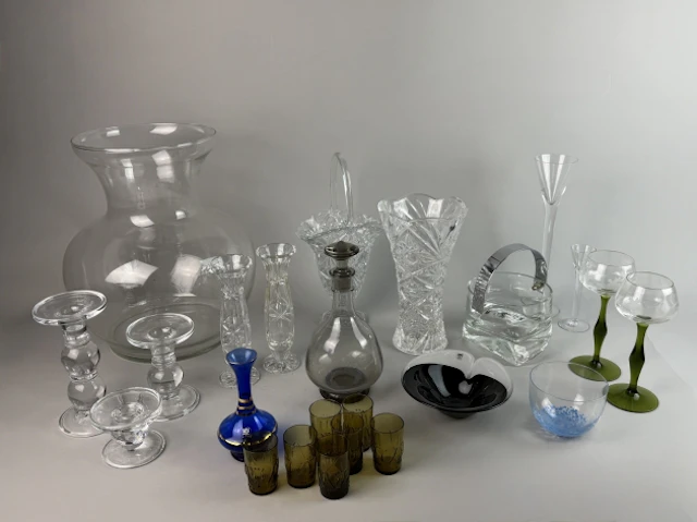 PARTI GLASFÖREMÅL, bl.a. Målerås Glasbruk