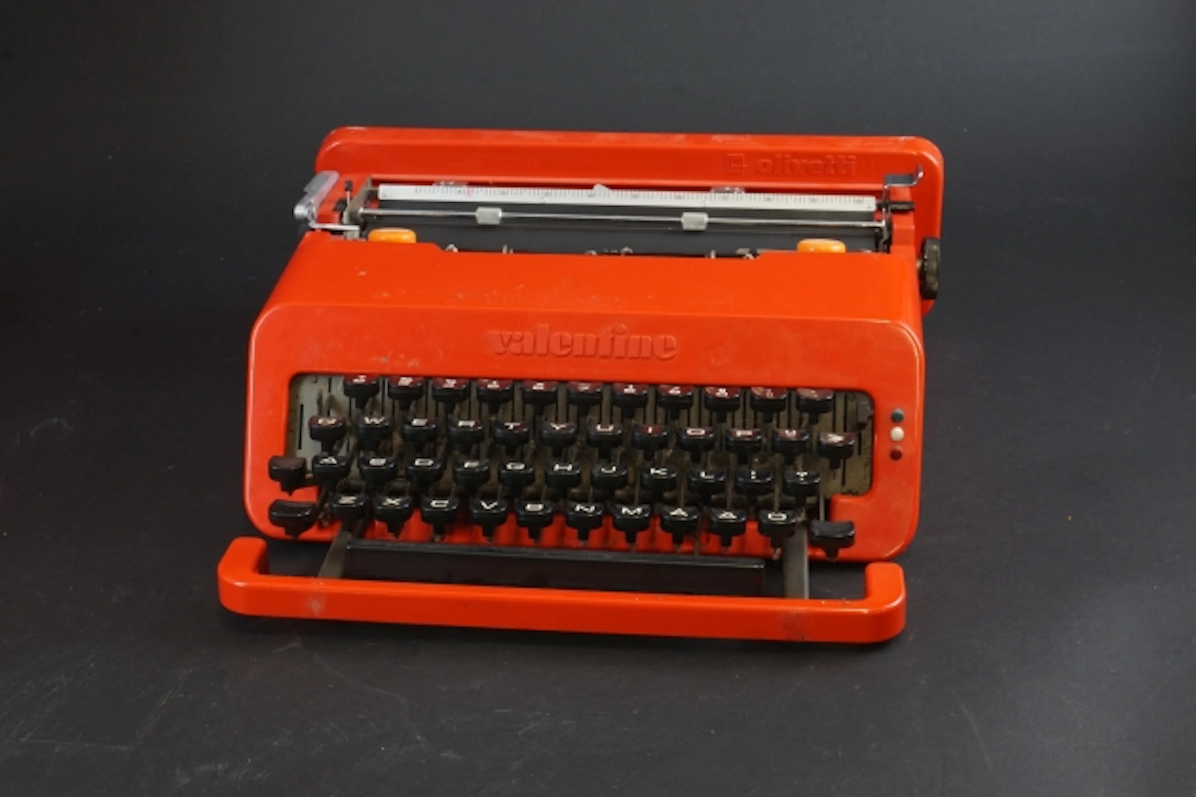 Skrivmaskin "Valentine" Olivetti fr. 1969