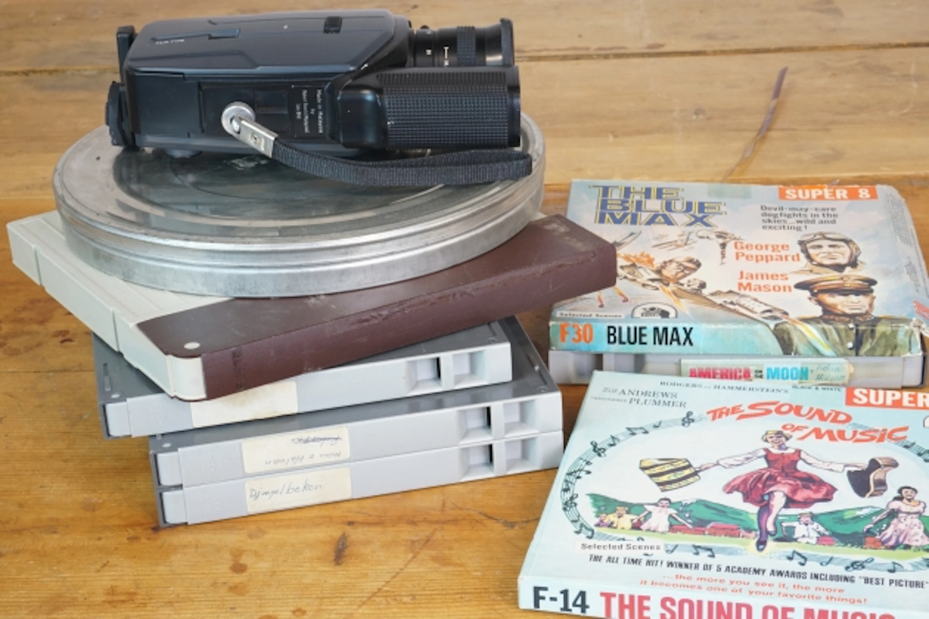 Super 8 filmer samt super kamera från 1970-talet