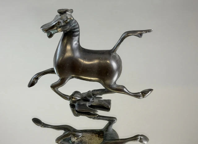 SKULPTUR, brons, kopia efter "Flygande häst från Gansu" Kina