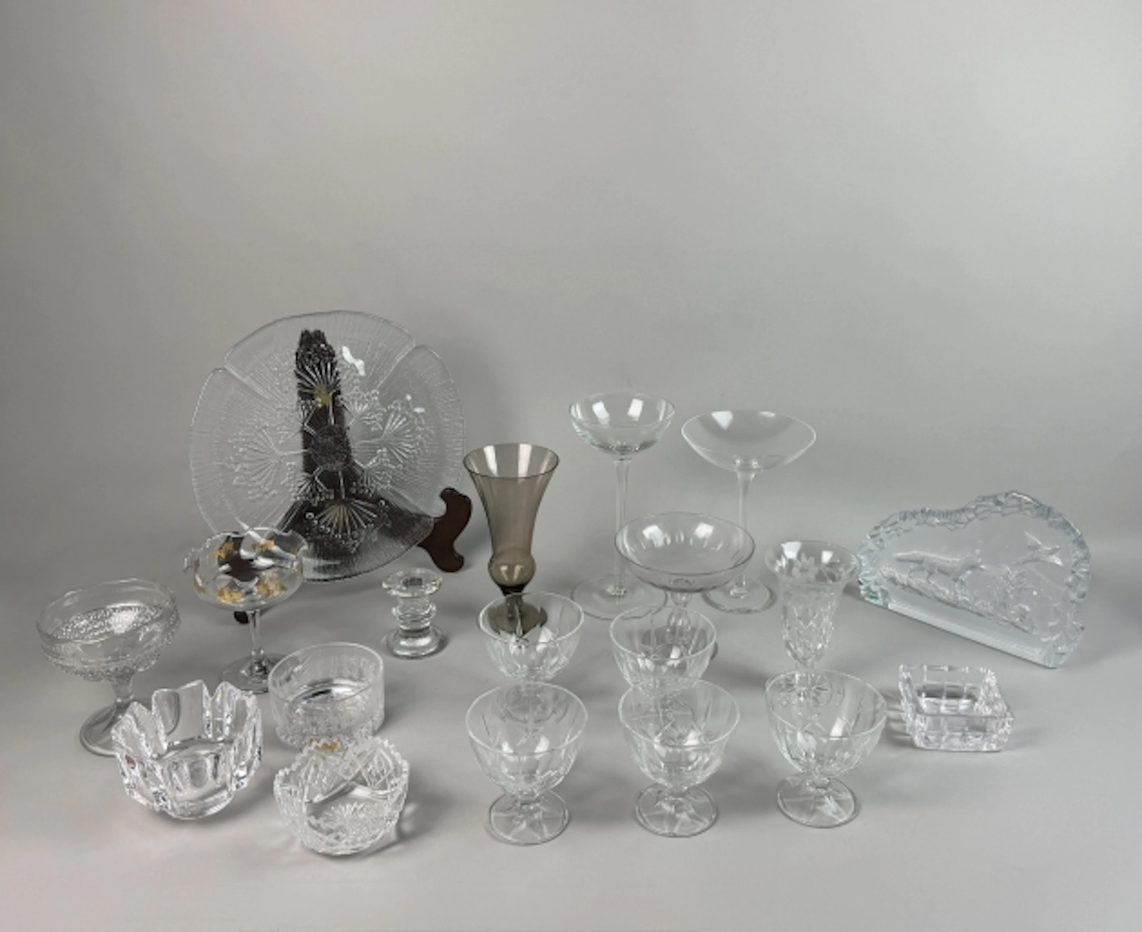 STORT PARTI GLAS, skålar, vaser, bl.a Orrefors