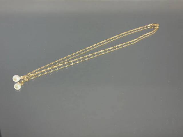 HALSBAND MED HÄNGE, 18K guld