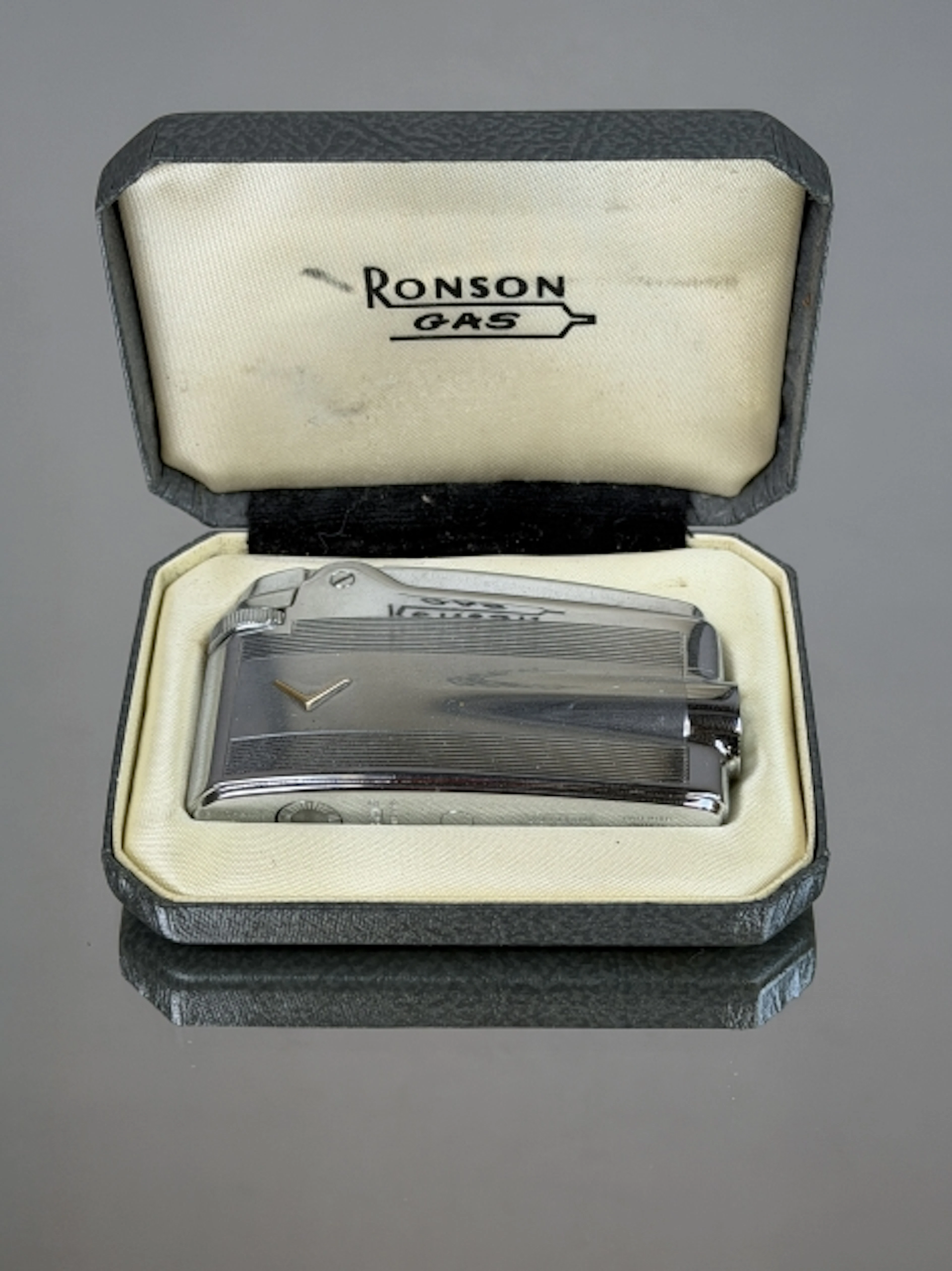 CIGARETTÄNDARE, i ask, stål, Ronson, England, 1900-talets mitt.