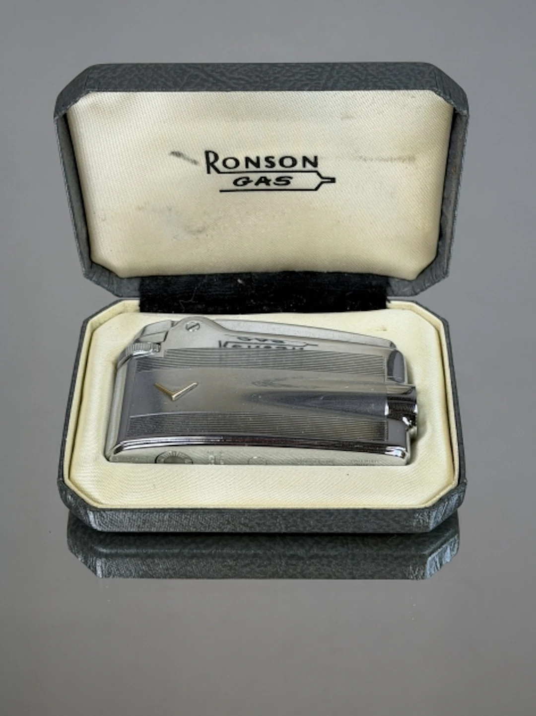 CIGARETTÄNDARE, i ask, stål, Ronson, England, 1900-talets mitt.