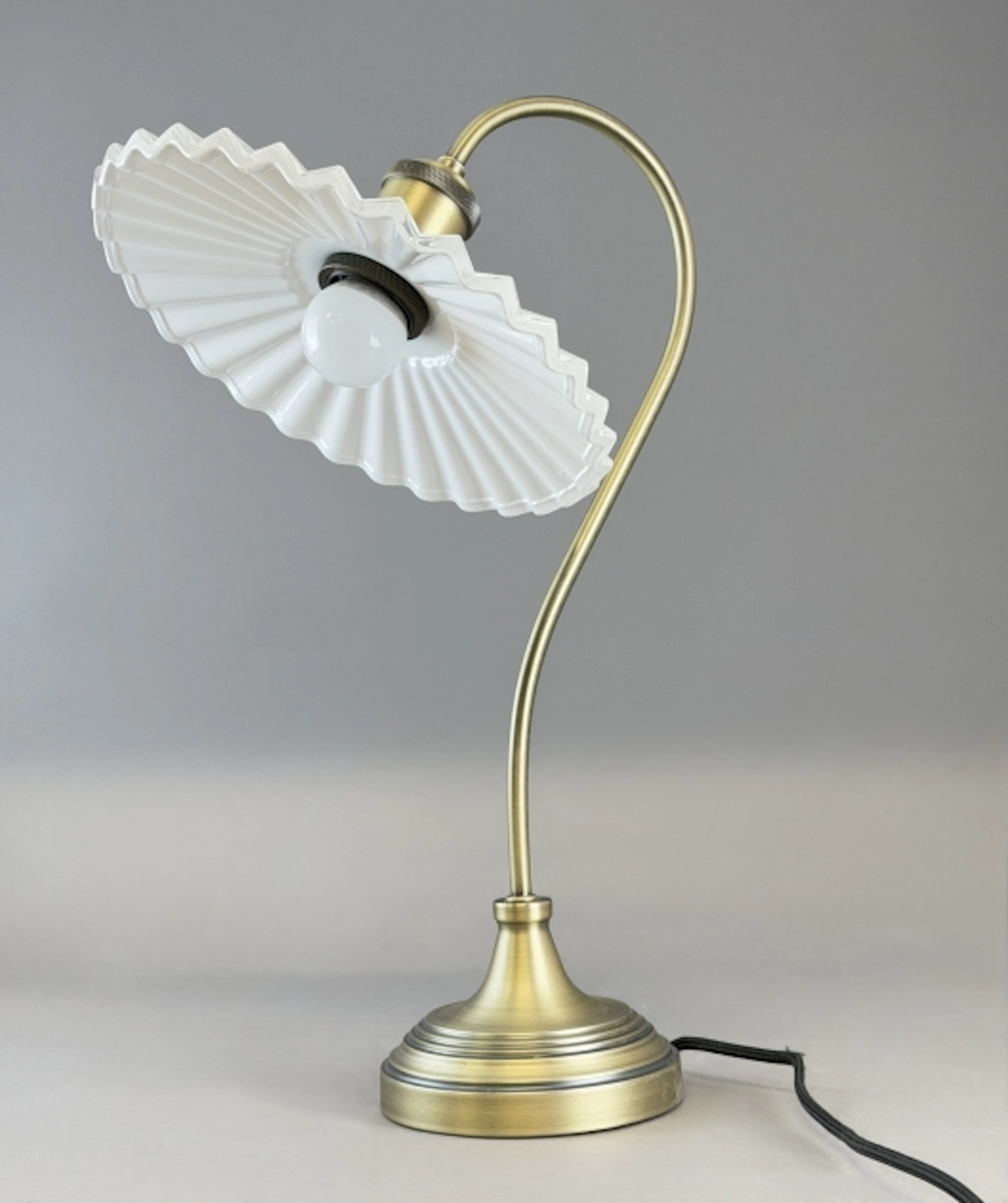 BORDSLAMPA COBBLER, Golden Lighting.