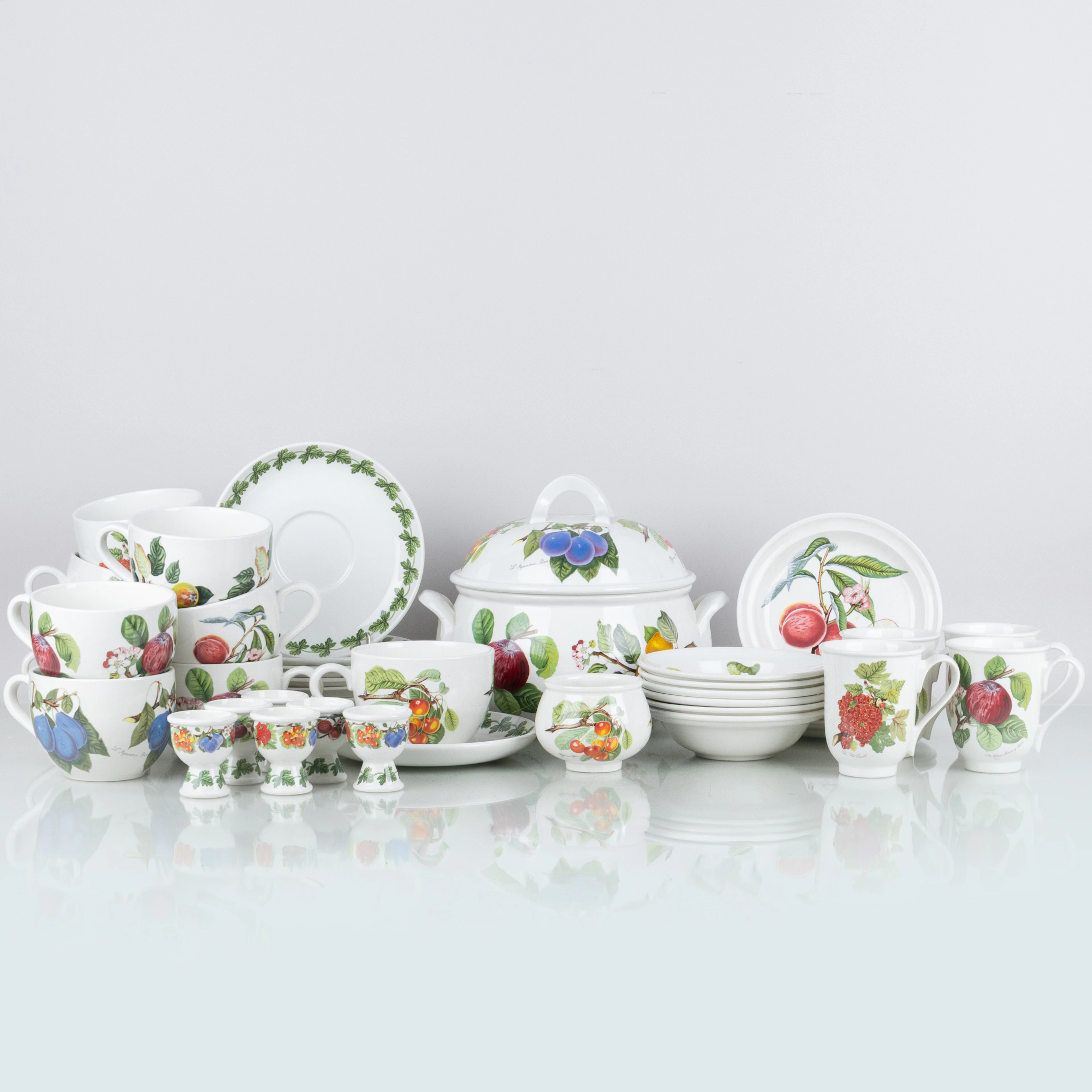 SUSAN WILLAMS-ELLIS, 29 pieces, "Pomona" tableware, for Portmeirion, England