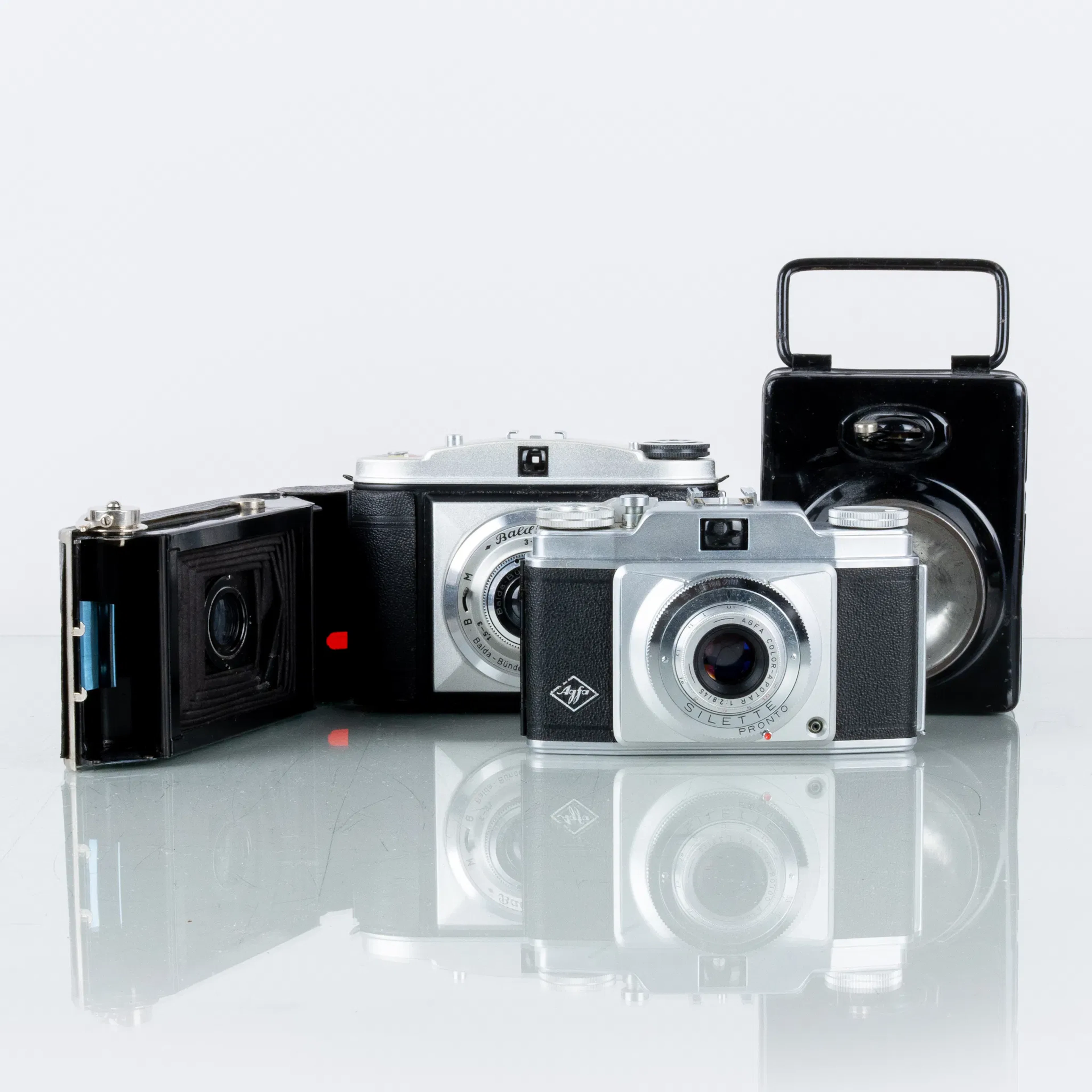 CAMERAS, 4 pcs, including Voigländer and Baldixette