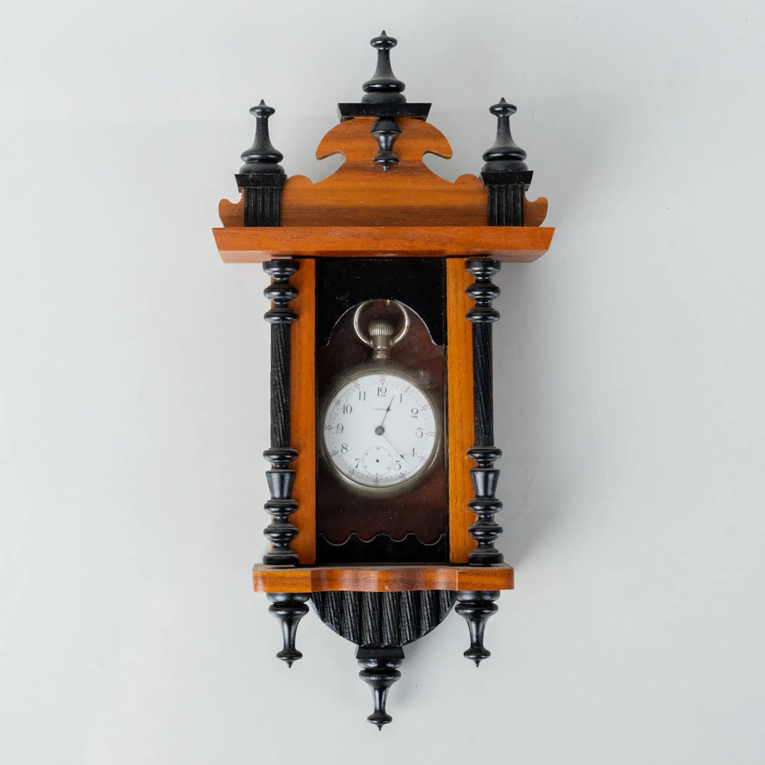 POCKET WATCH AND POCKET CASE, 1800s/1900s