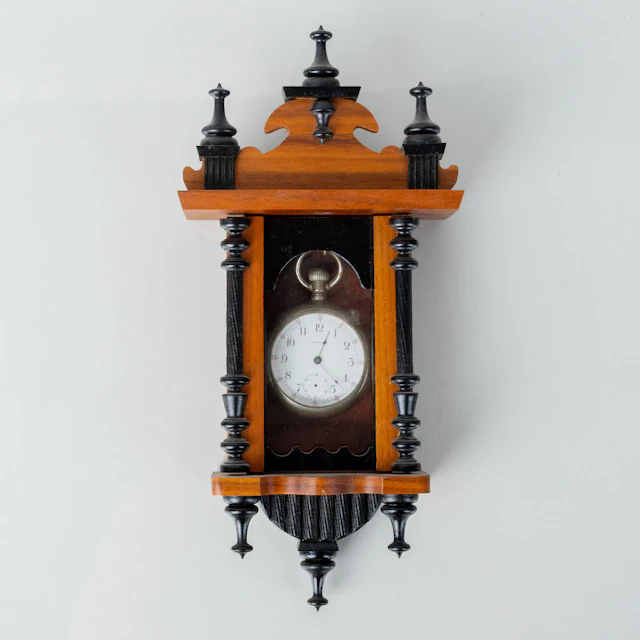 POCKET WATCH AND POCKET CASE, 1800s/1900s