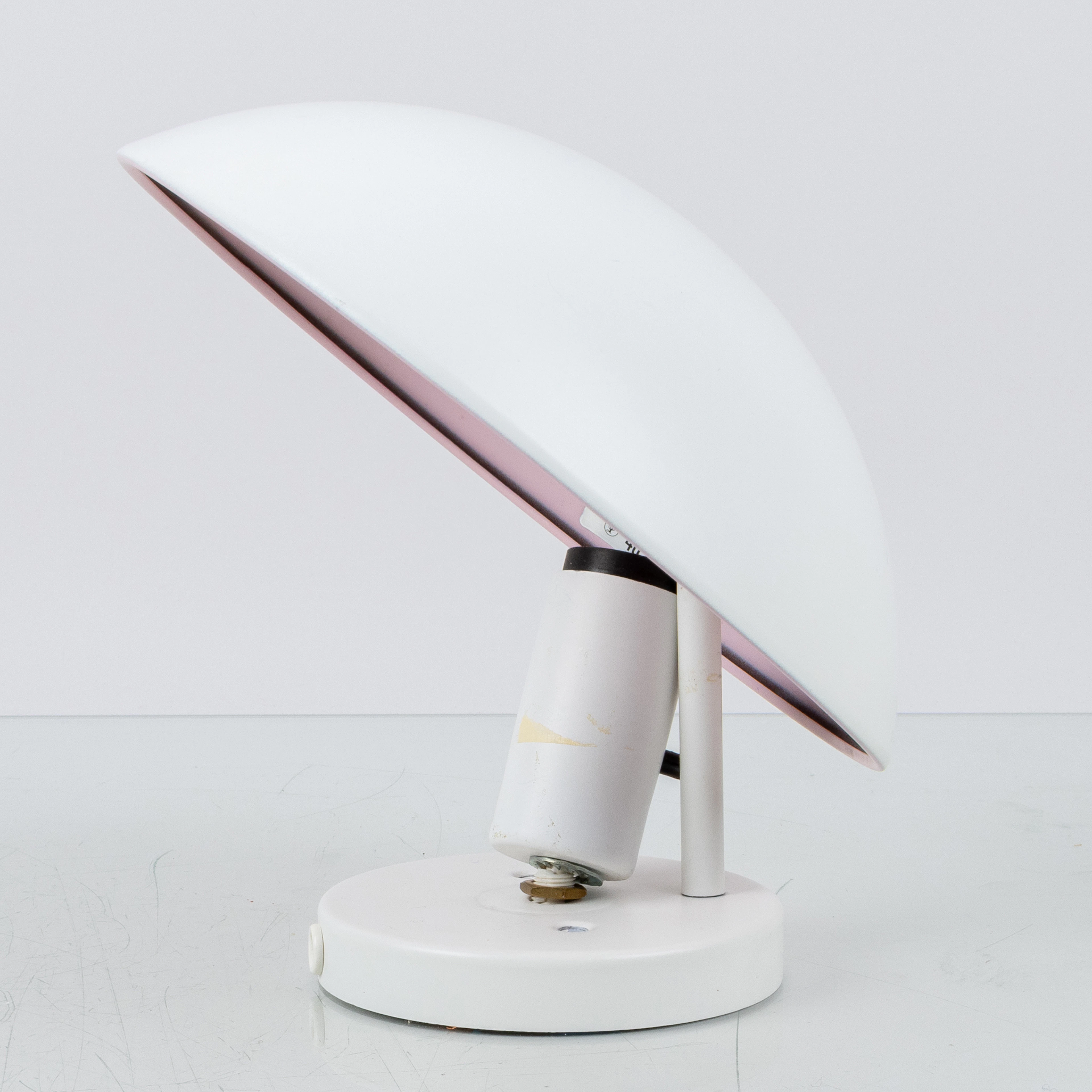 POUL HENNINGSEN, une applique murale, métal blanc, « PH Hat », Louis