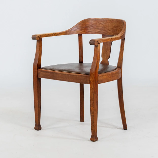 ARMCHAIR, oak, the first half of the 20th century
