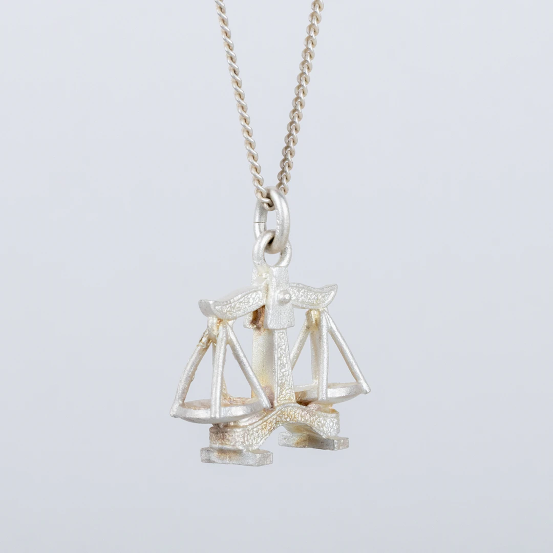 COLLANA CON CIONDOLO, argento, probabilmente Germania, metà XX secolo