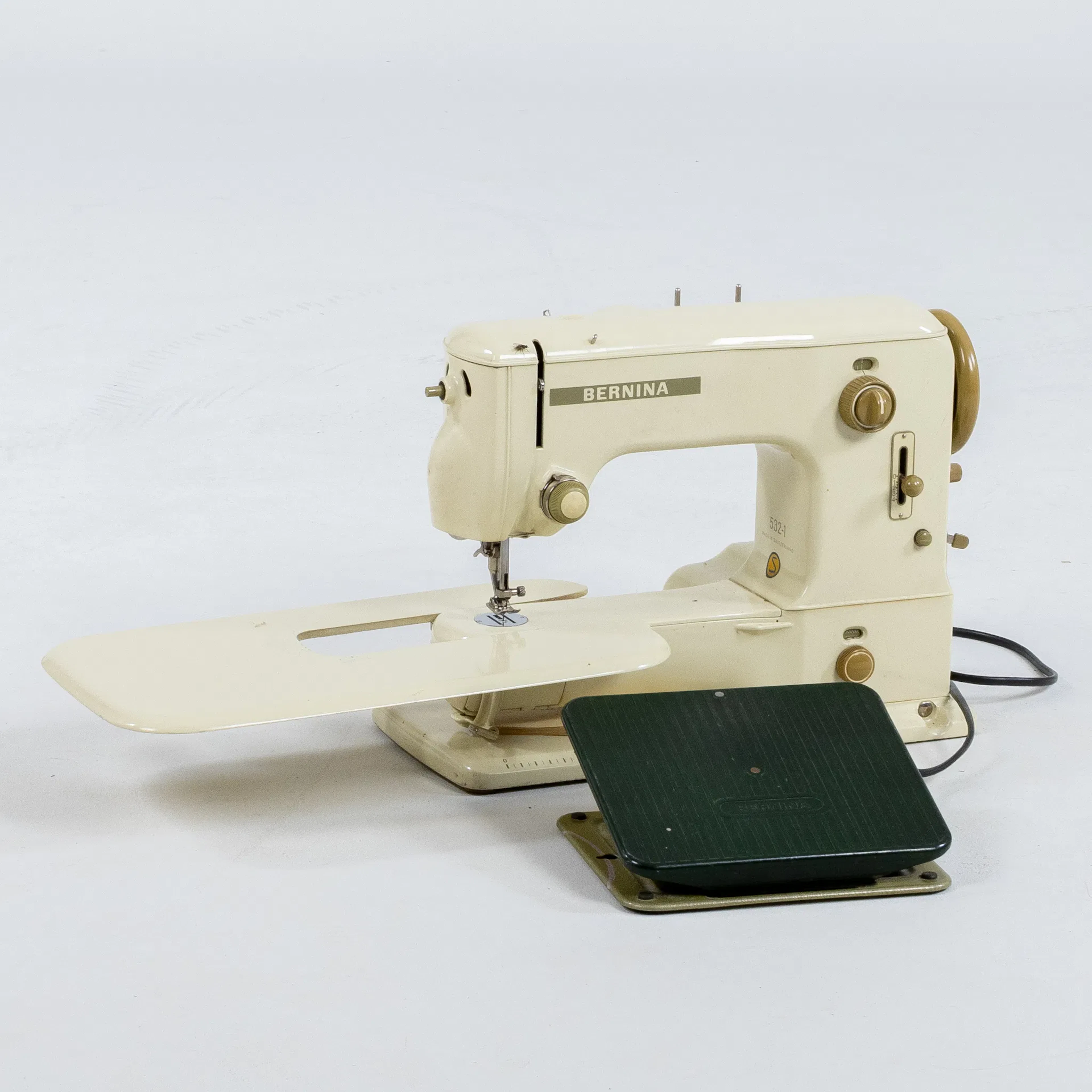 MACHINE À COUDRE, Bernina, milieu des années 1900