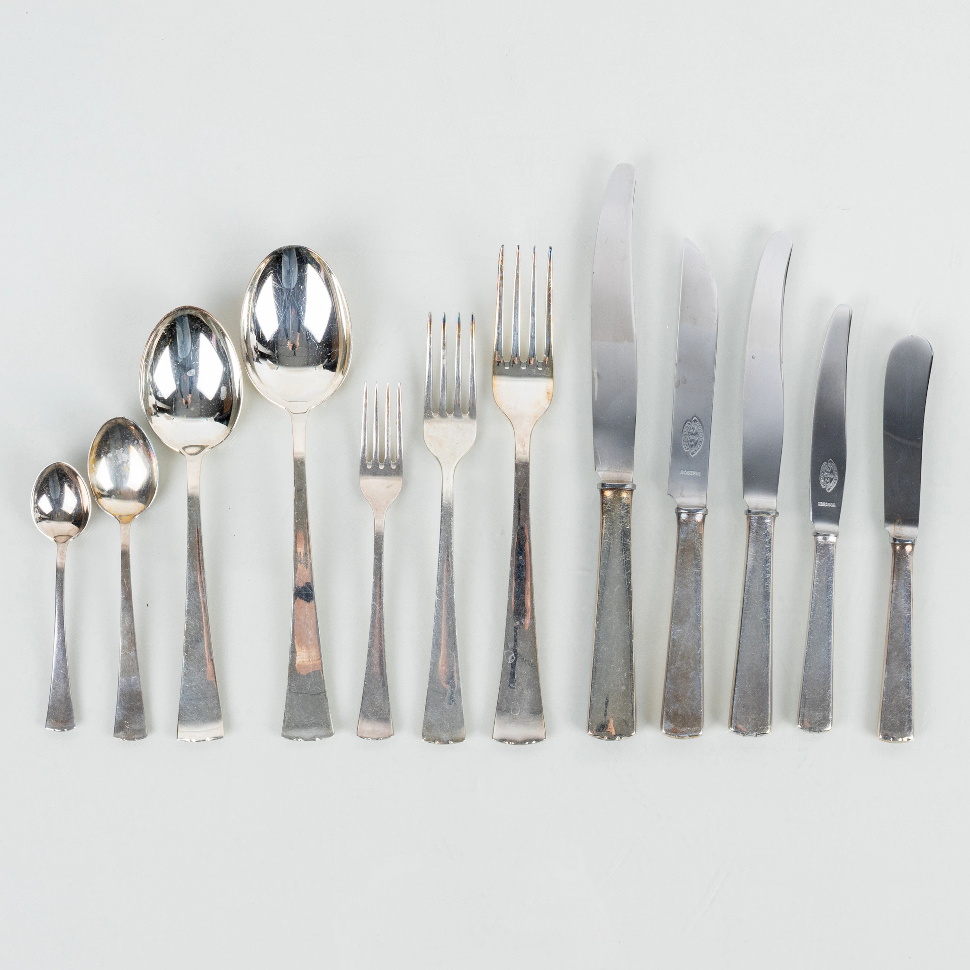 SET DI POSATE, 108 pezzi, argento al nichel, anni 1900