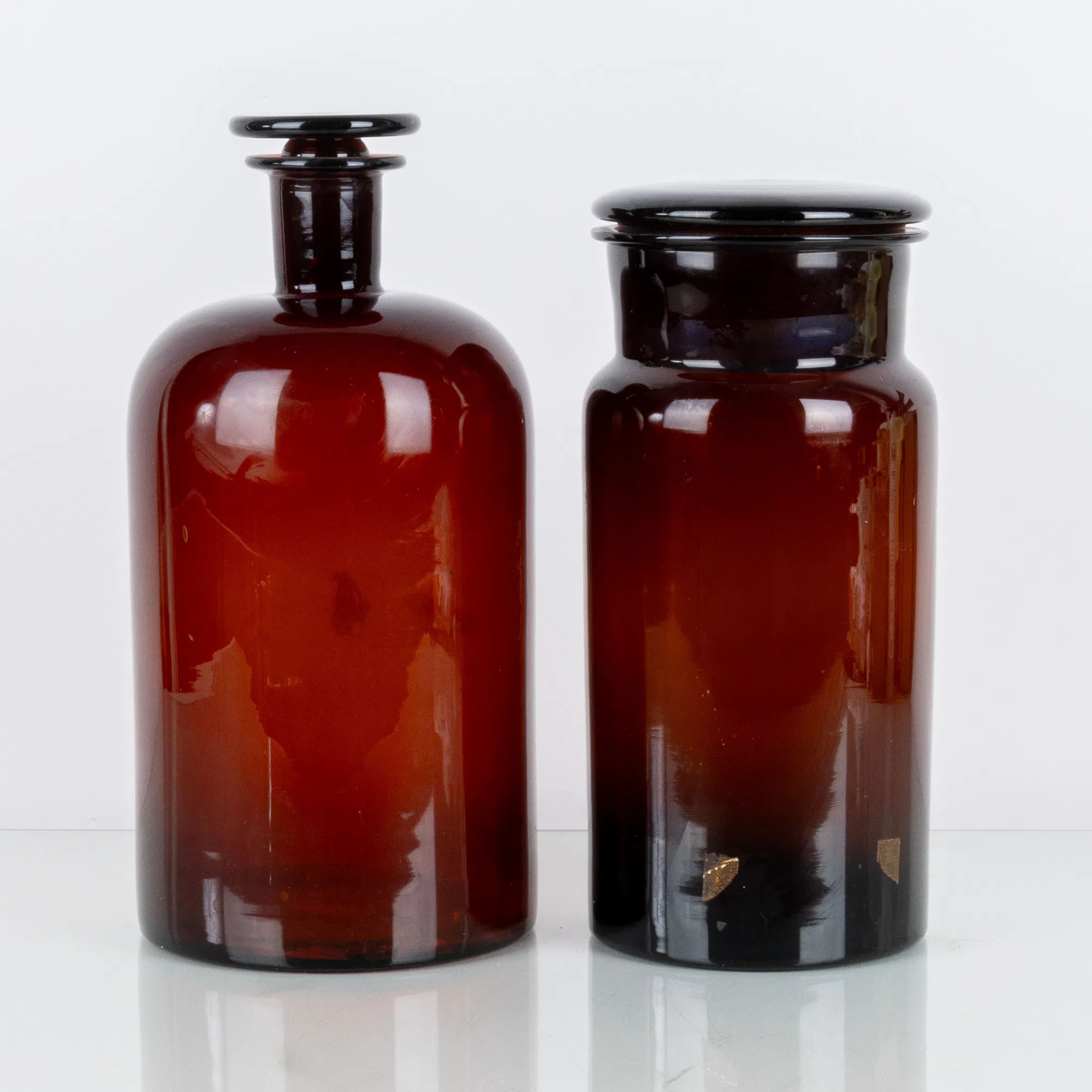 TAZA DE FARMACIA CON TAPA, 2 piezas de cristal, primera mitad del siglo XX