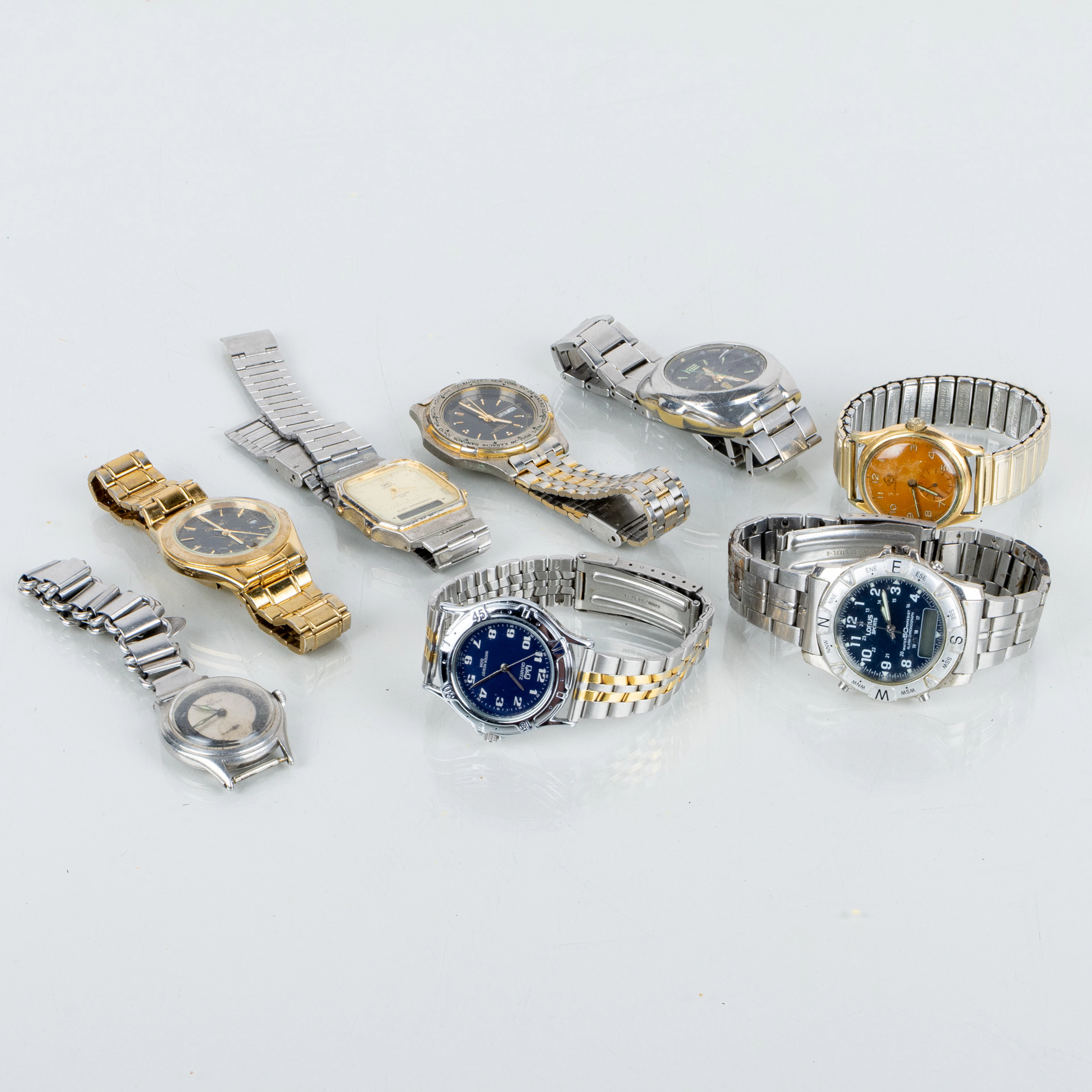 COLECCIÓN DE RELOJES DE PULSERA, 8 piezas de acero, incluyendo Casio, Svalan, Lorus, años 1900
