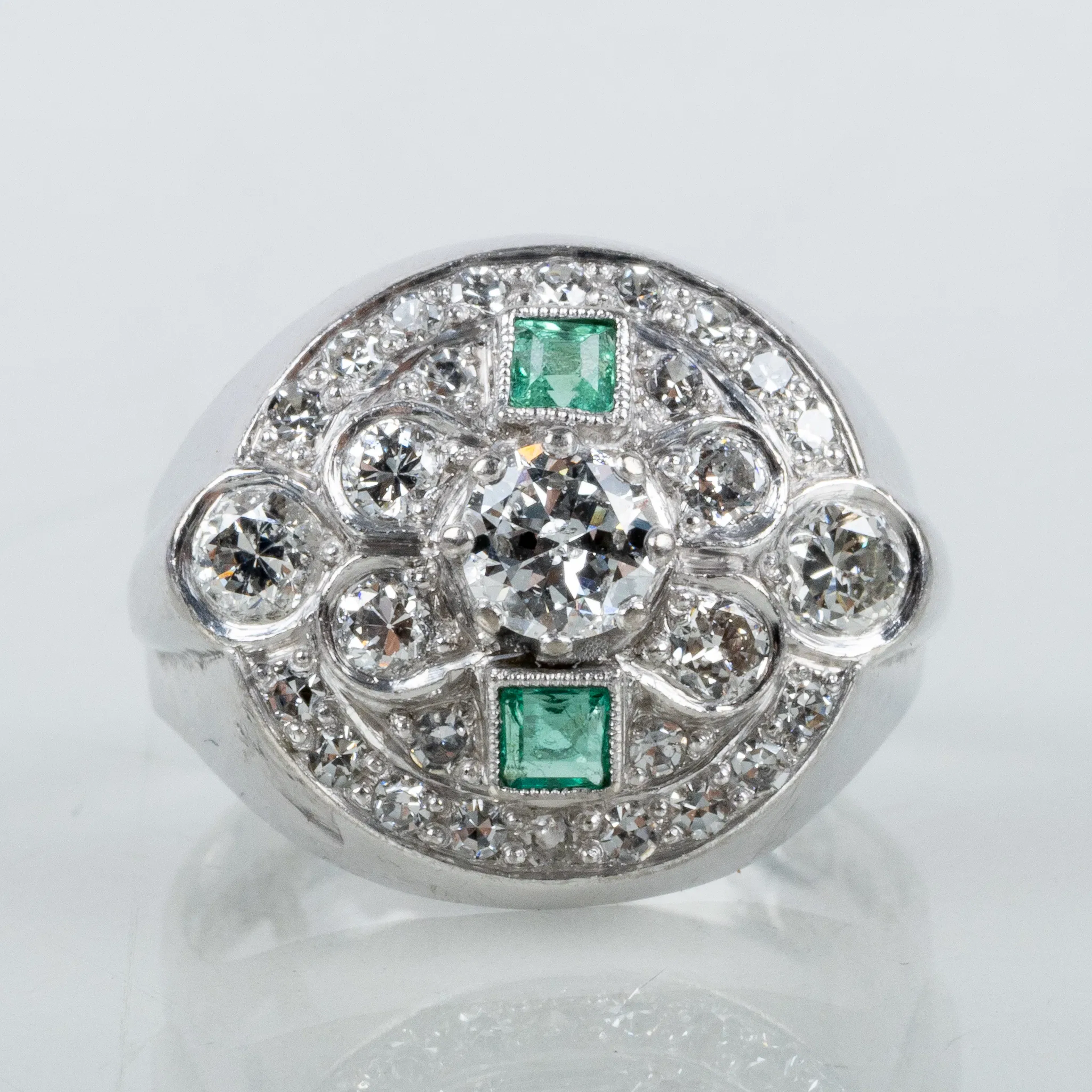 RING, 18k vitguld, med diamanter och smaragder, Seblings Juvelateljé