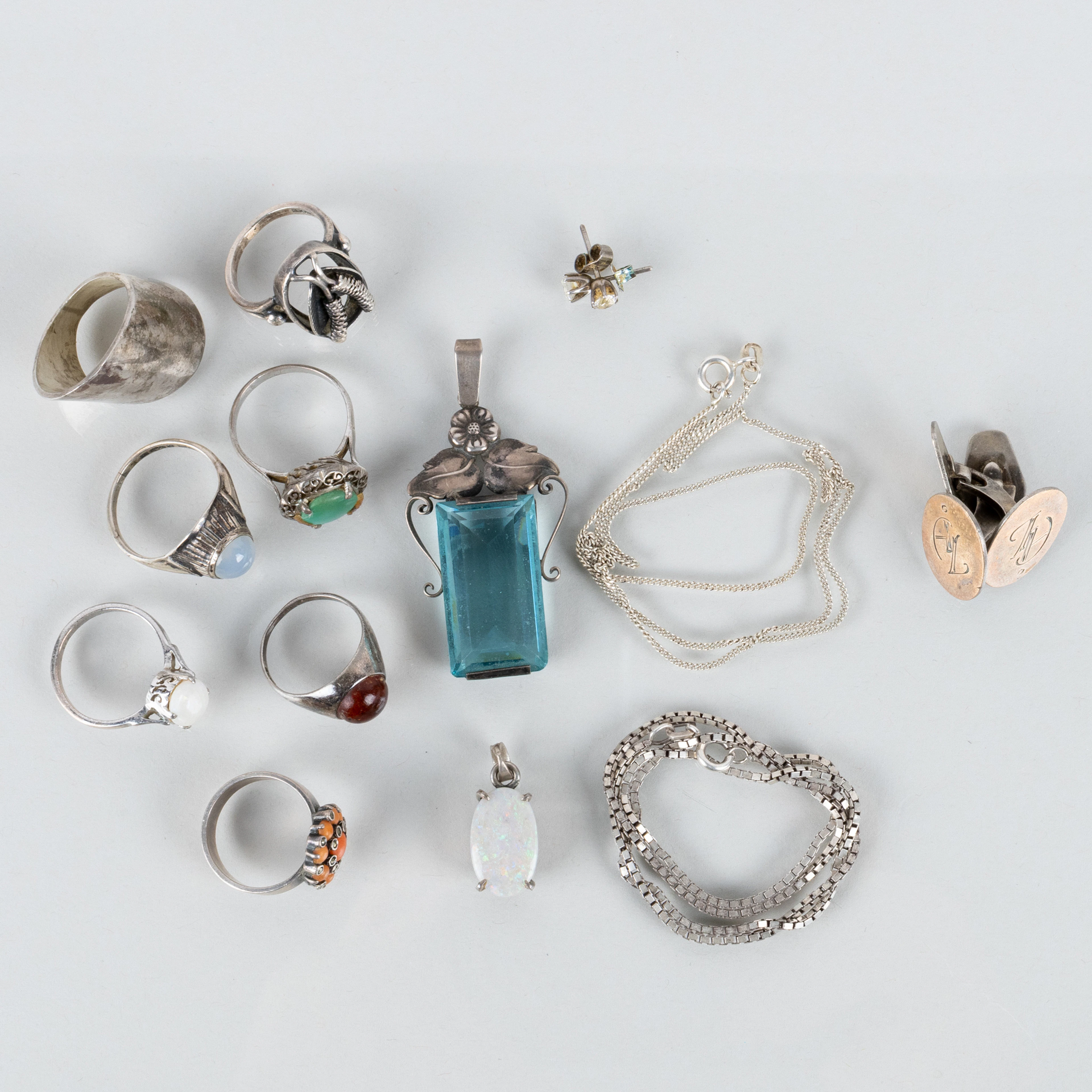 COLECCIÓN DE JOYERÍA DE PLATA, 13 piezas, plata, siglo XX
