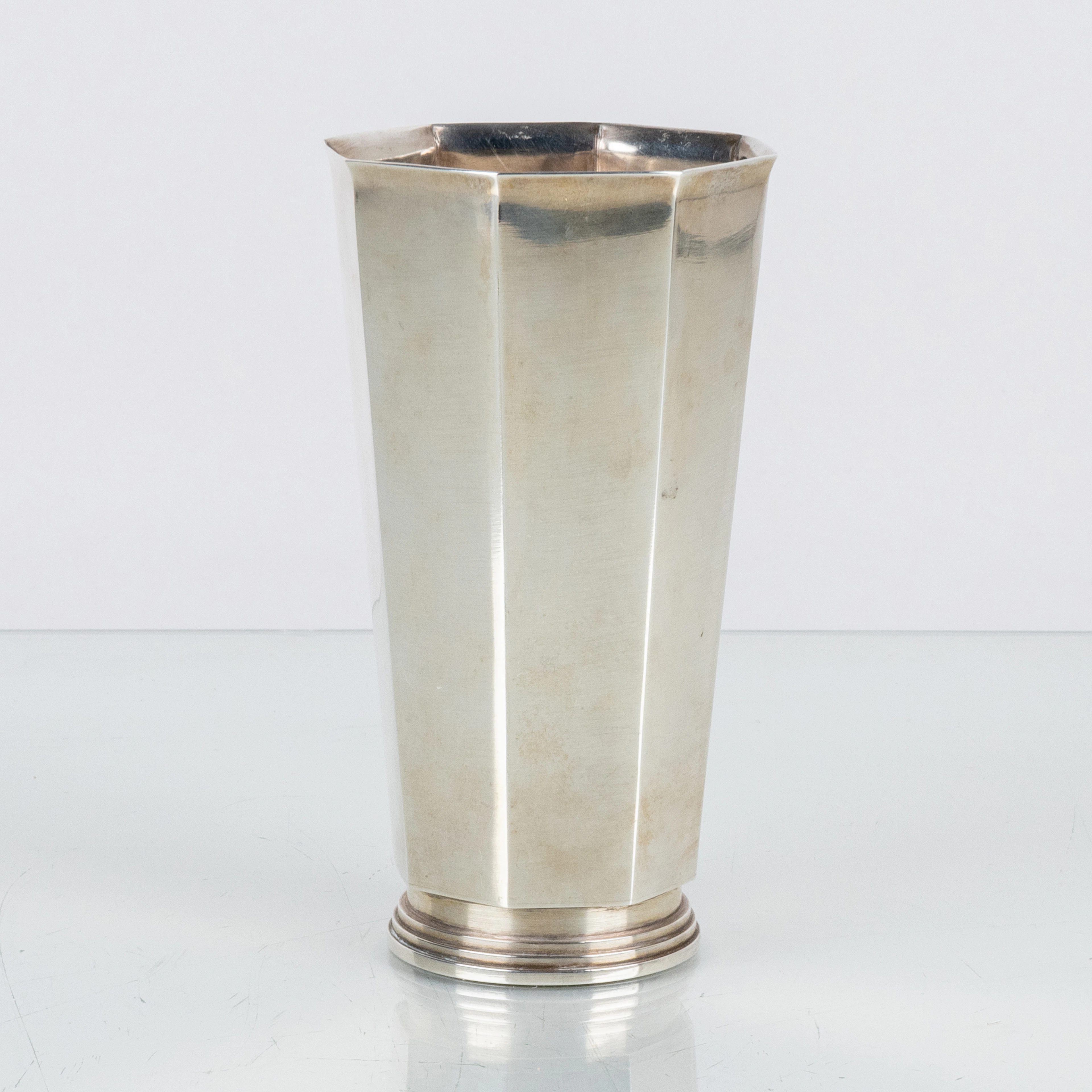 UN VASO IN ARGENTO STERLING ATELIER BORGILA, Stoccolma 1956