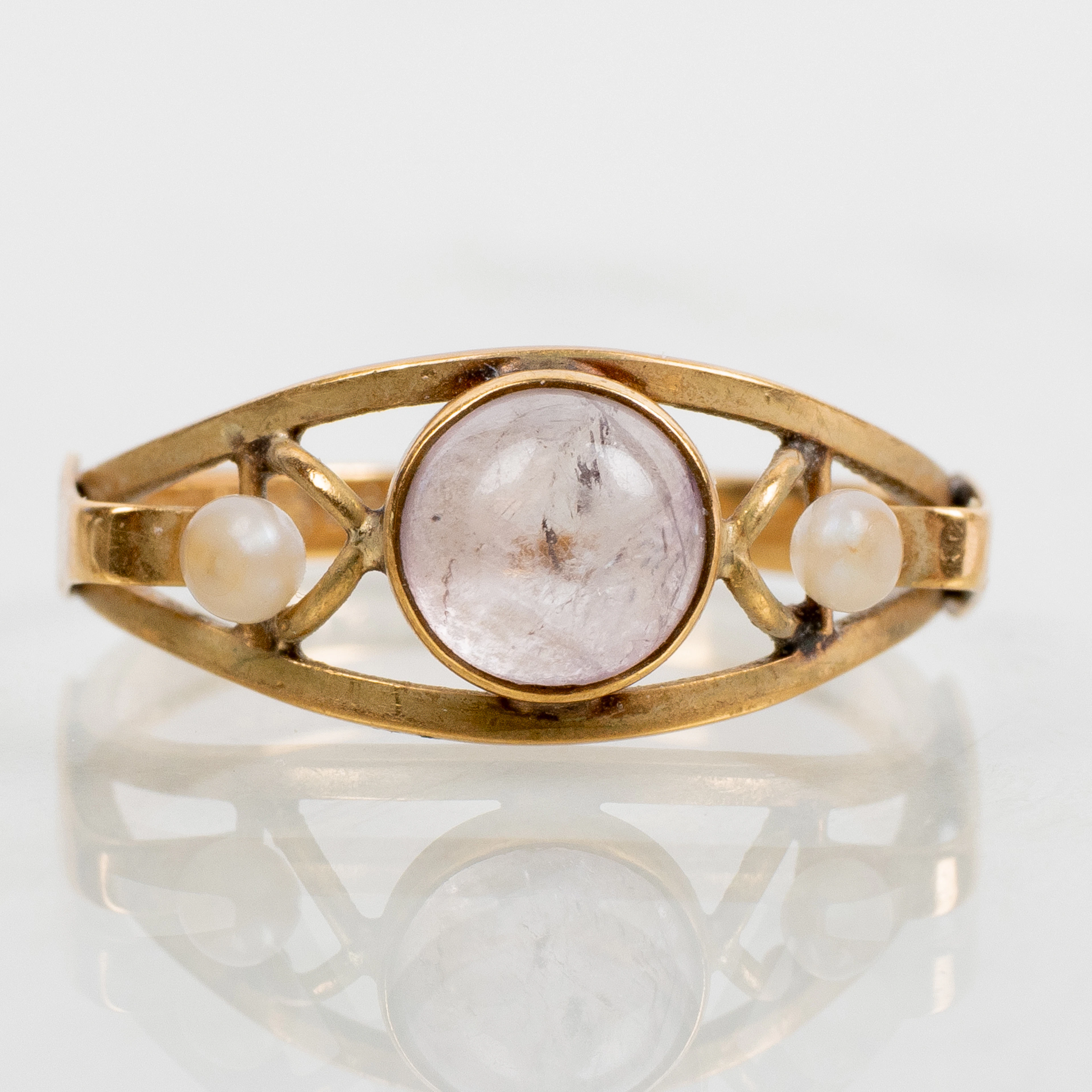 ANELLO, oro 18 carati, con ametista e perle, tot peso circa 1,9 g
