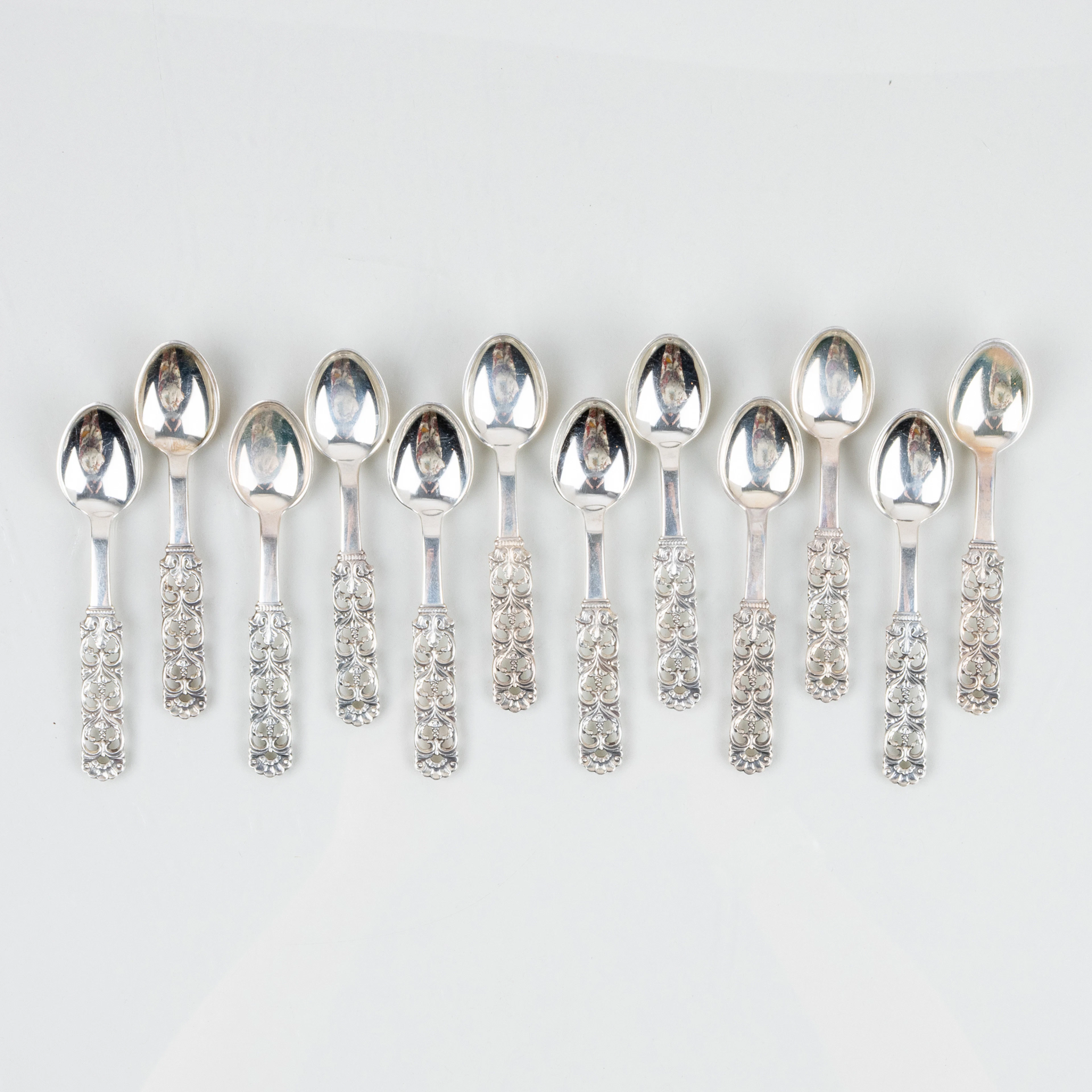 SCATOLE IN CAMOSCIO, 12 pezzi, argento, anni 1900