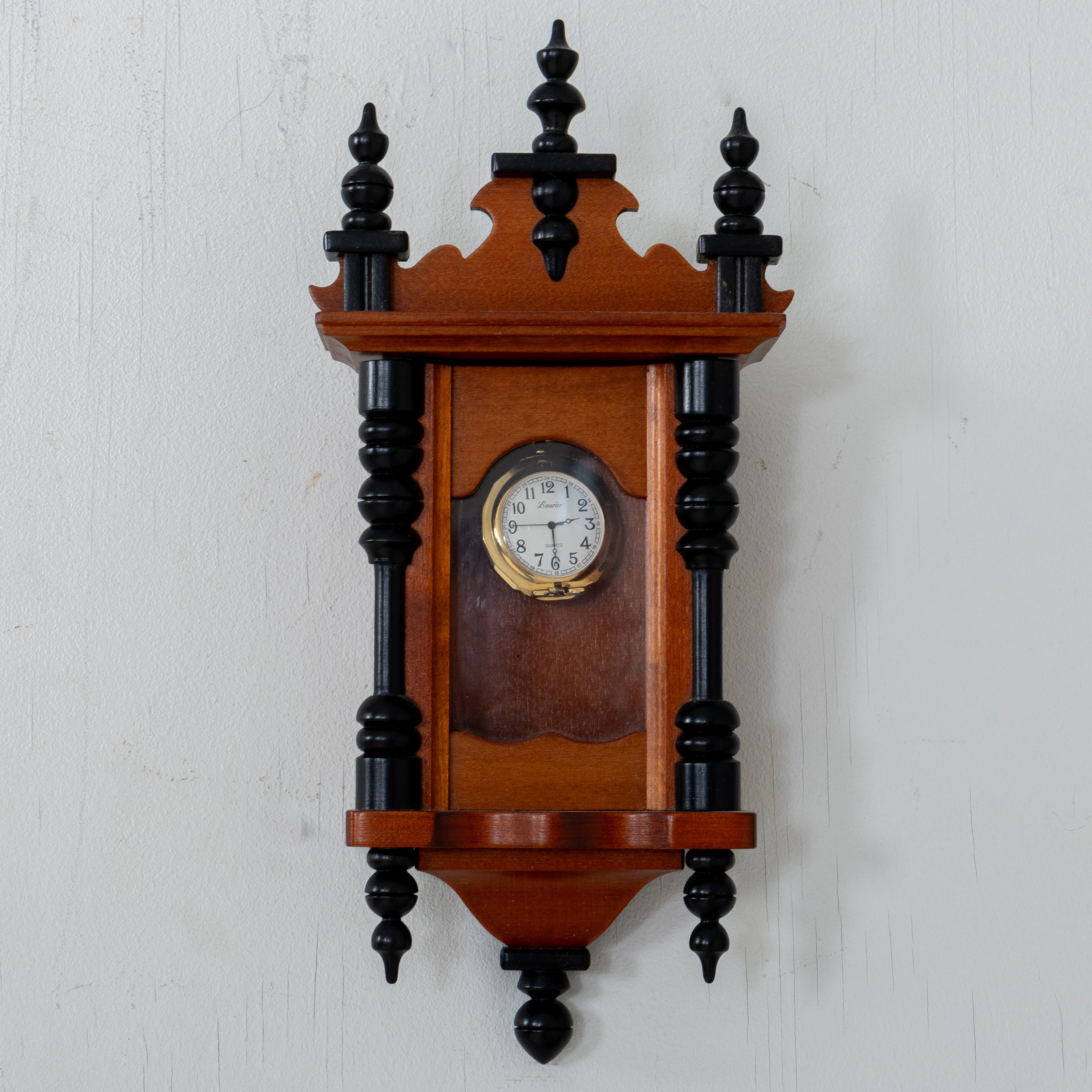 TUTA DA TASCA CON OROLOGIO DA TASCA, legno, Laurier e Trondsen, seconda metà del XX secolo