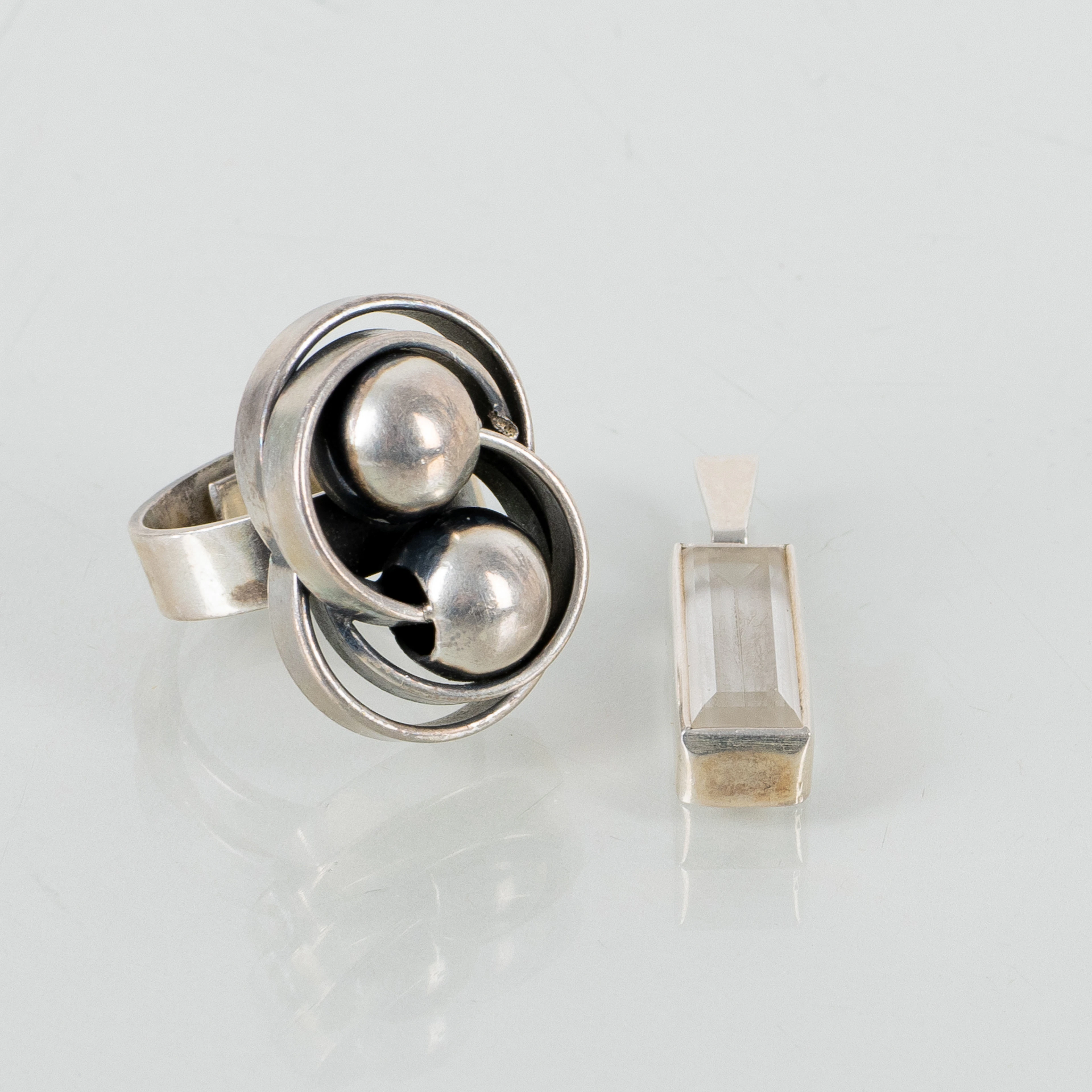 ANILLO Y COLGANTE, incluida la plata de ley, la segunda mitad del siglo XX