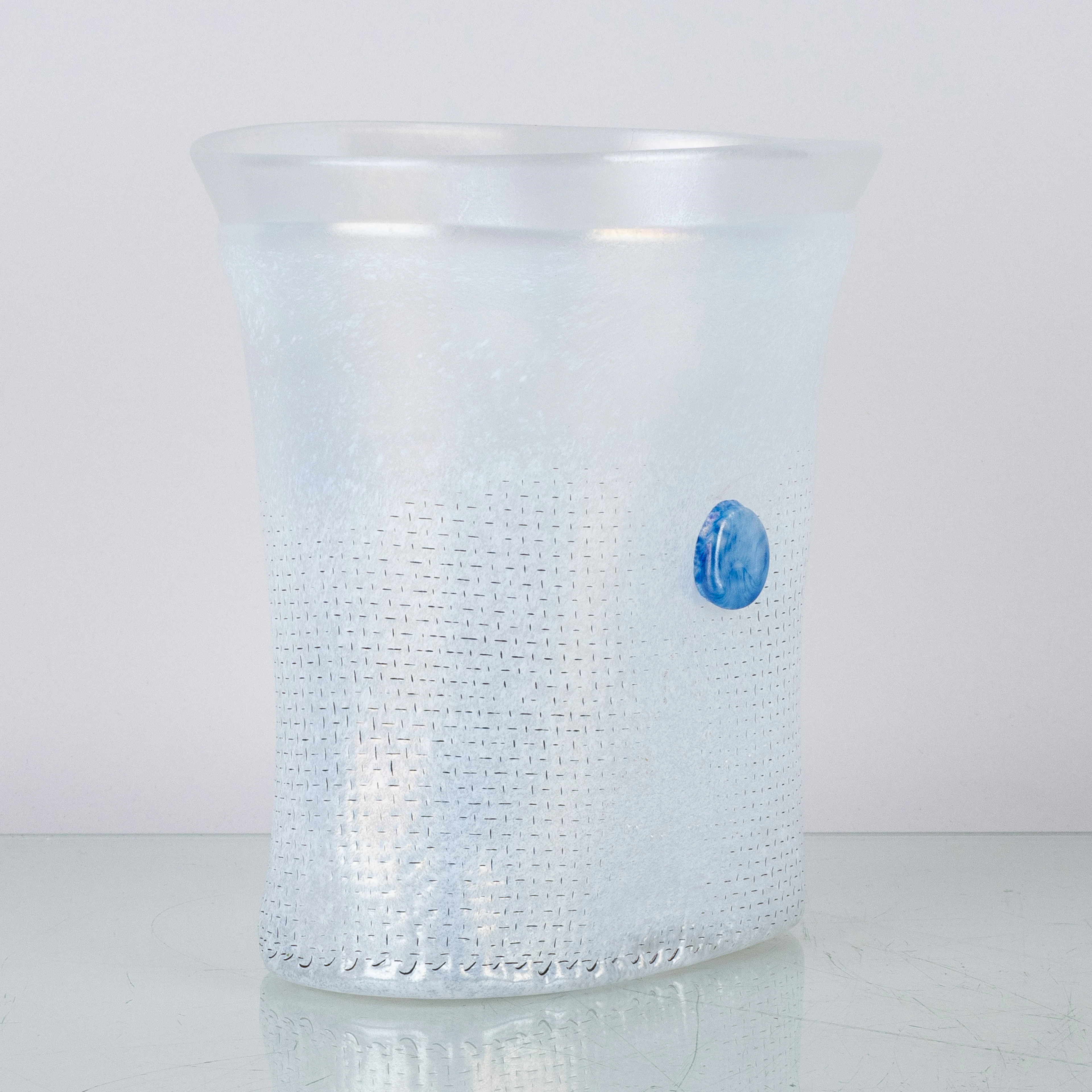 BERTIL VALLIEN, un vaso di vetro, Collezione Artista, Kosta Boda, firmato