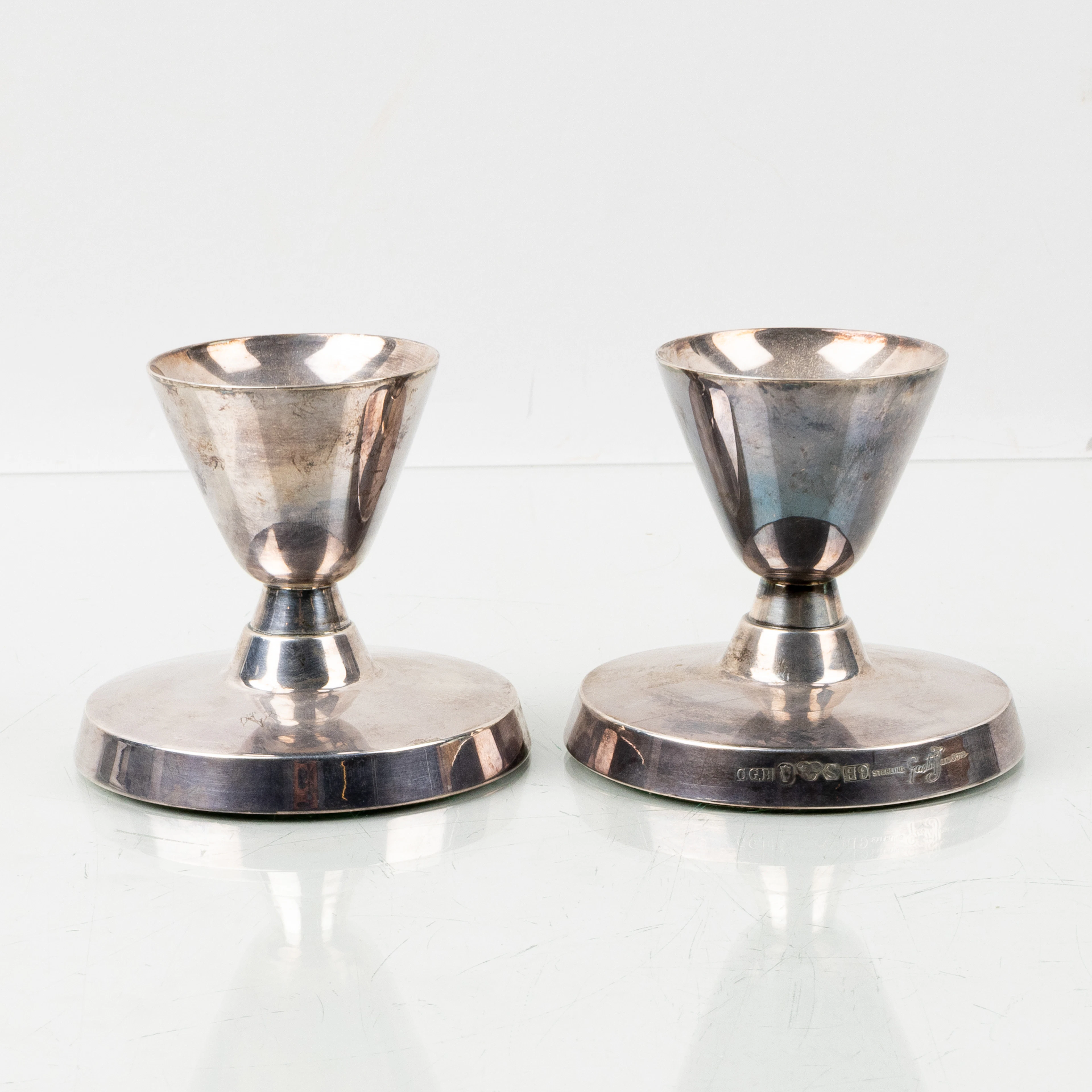 GUSTAF JANSON, 1 paire de bougeoirs, argent sterling, CG Hallberg, 1959
