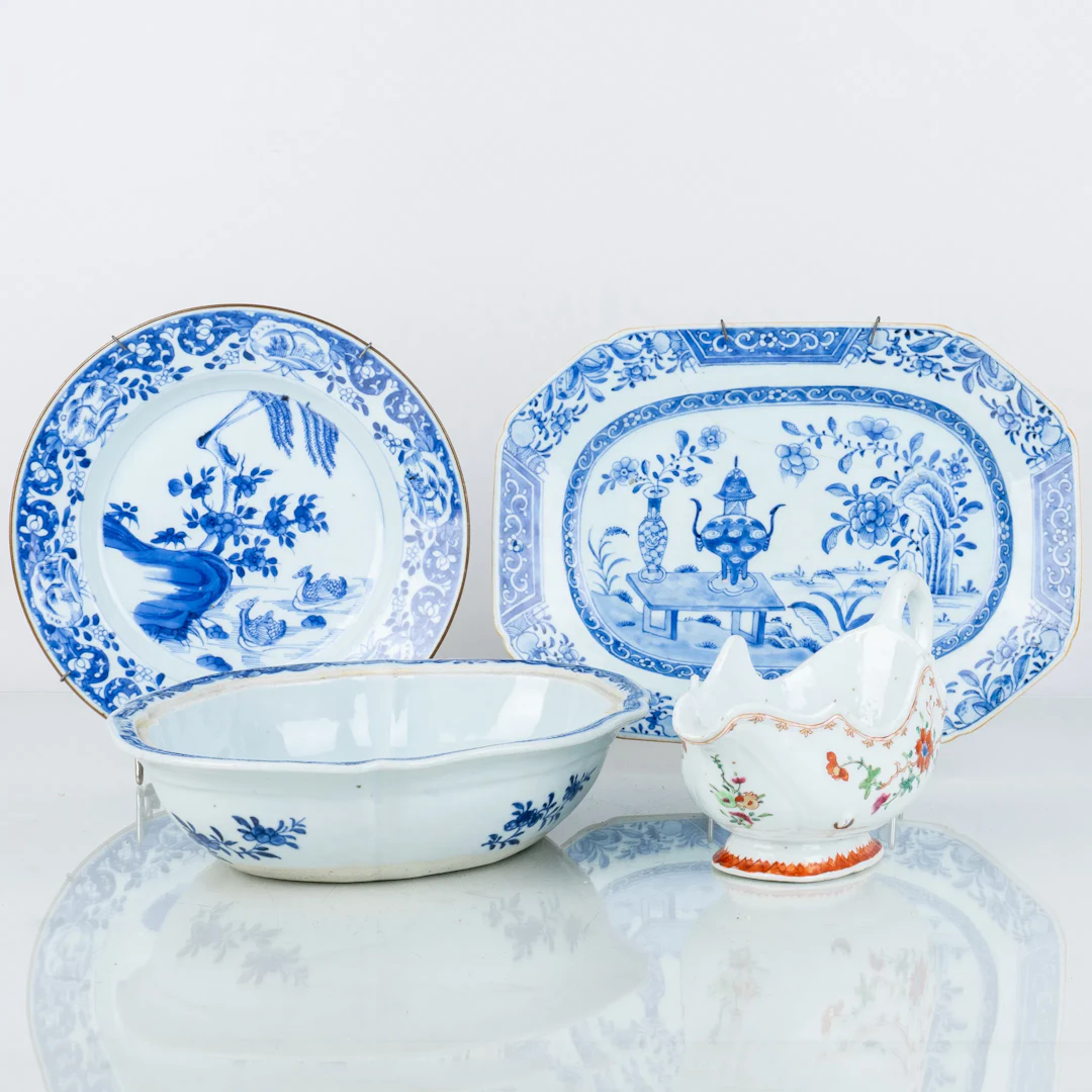 PORCELANA CHINA, 4 partes, siglo XVIII
