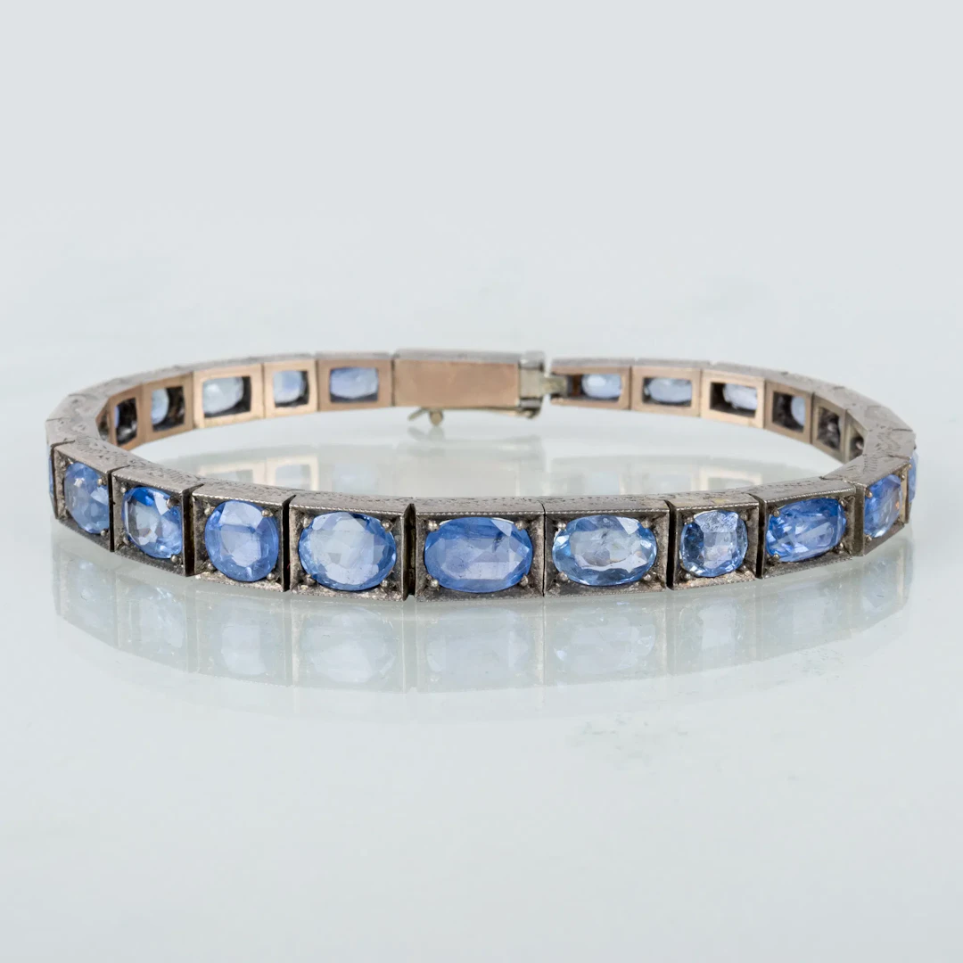 BRACELET, silver, with blue sapphires, first half of the 20th century