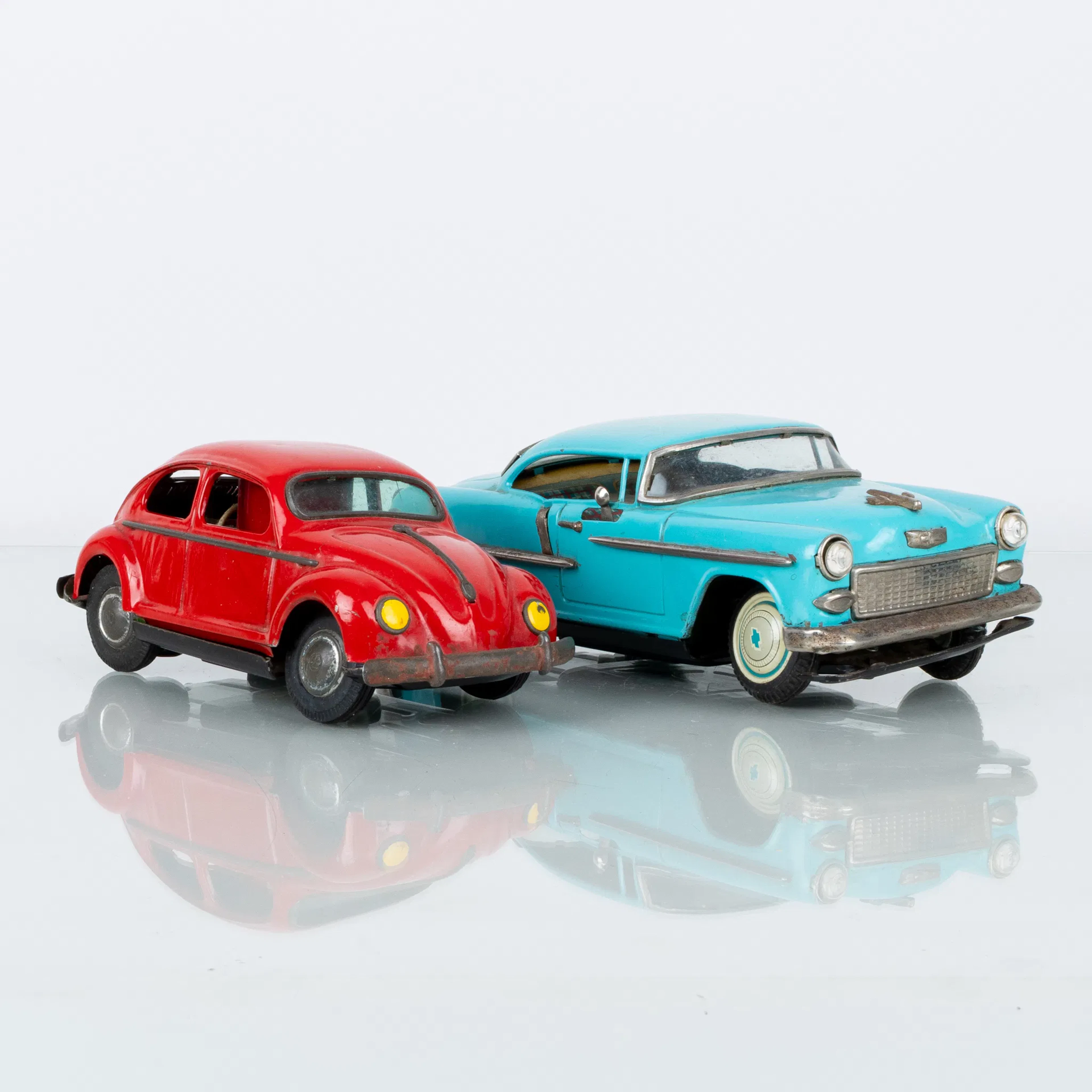COCHES DE JUGUETE, 2 piezas, chapa metálica, Ichiko y marca comercial, Japón, mediados del siglo XX