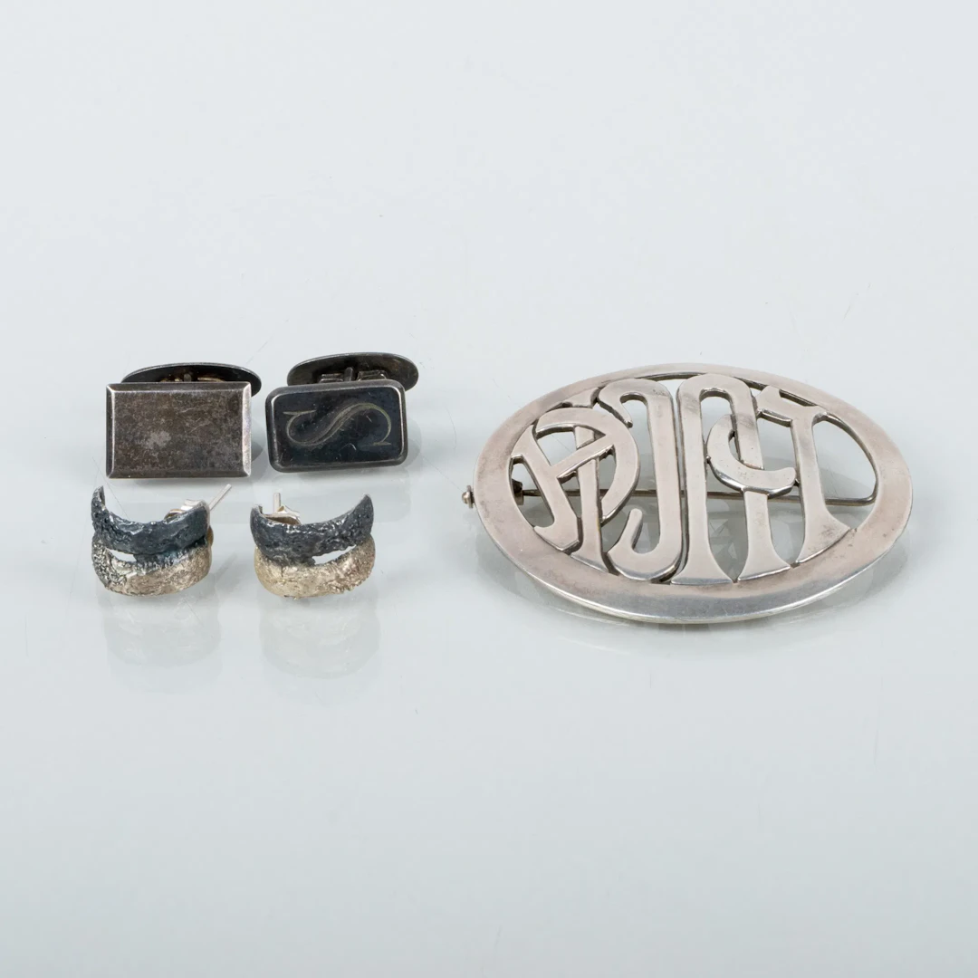 BIJOUX EN ARGENT, 5 pièces, en argent, années 1900