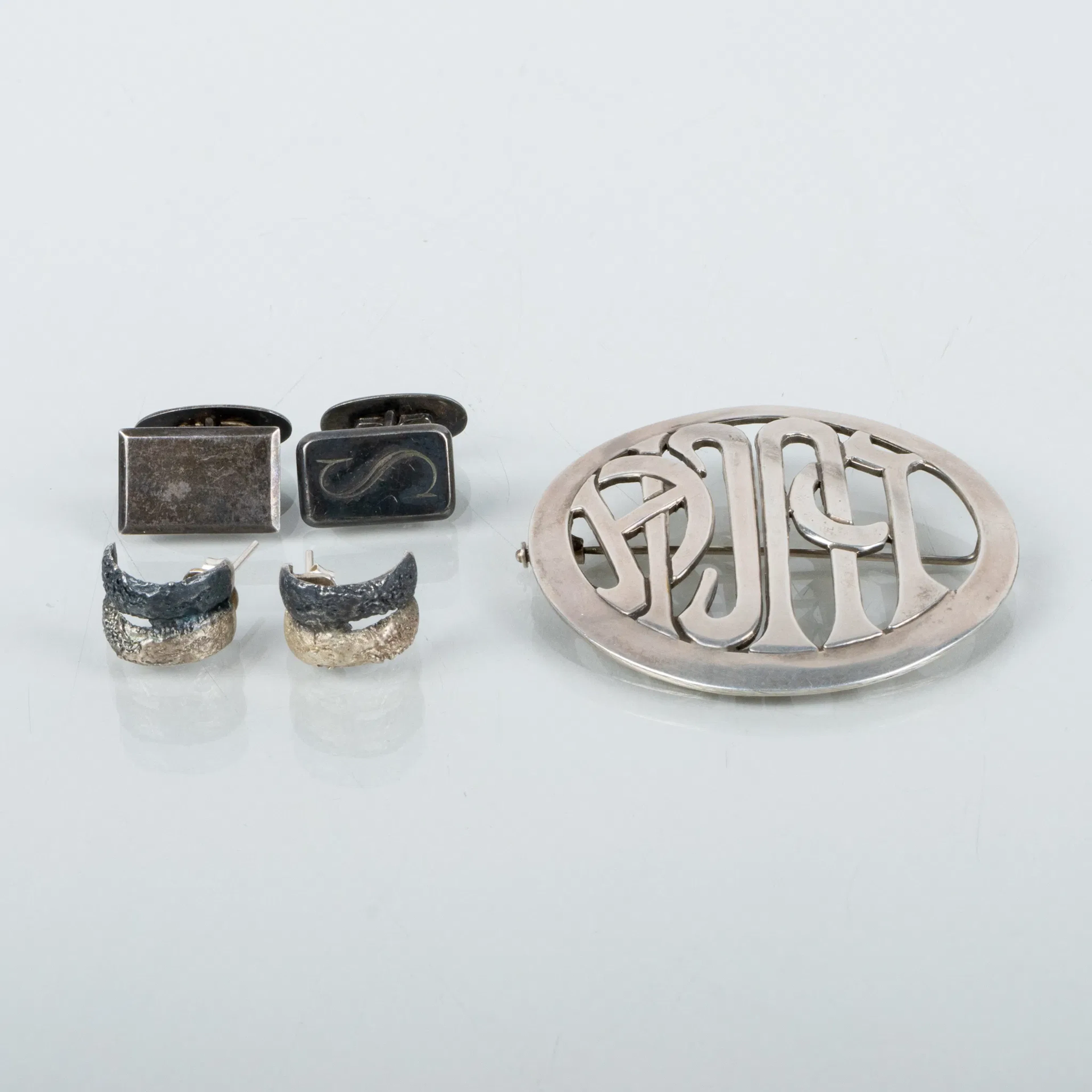 BIJOUX EN ARGENT, 5 pièces, en argent, années 1900