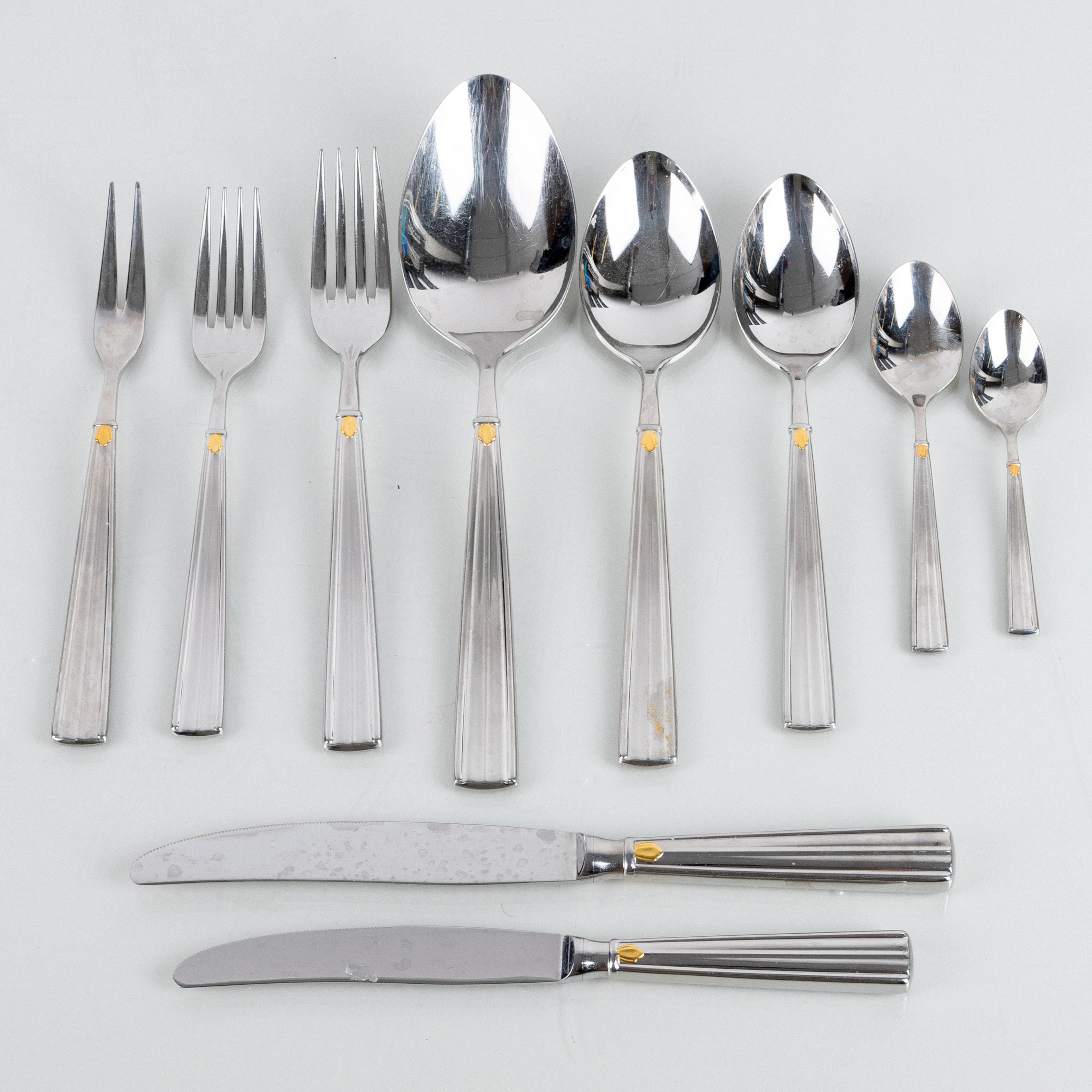 SET DI POSATE, 97 pezzi, metallo placcato argento, WMF, seconda metà del XX secolo