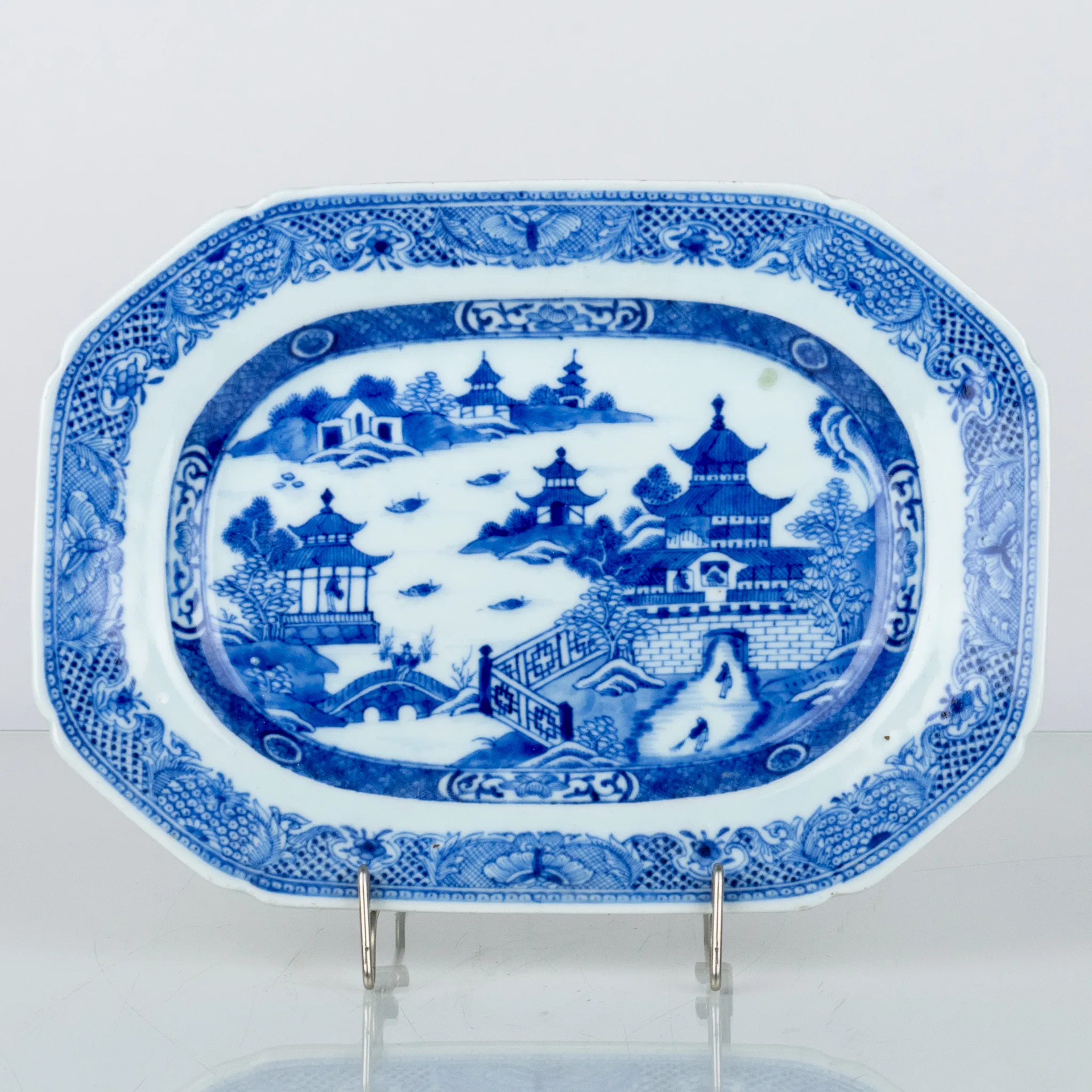 ROASTING DISH, porcelain, China, Qianlong (1736-1795)