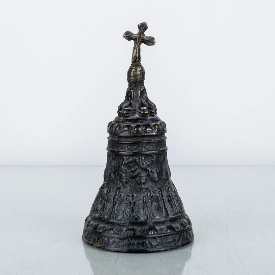 CAMPANA, bronce patinado, siglo XX