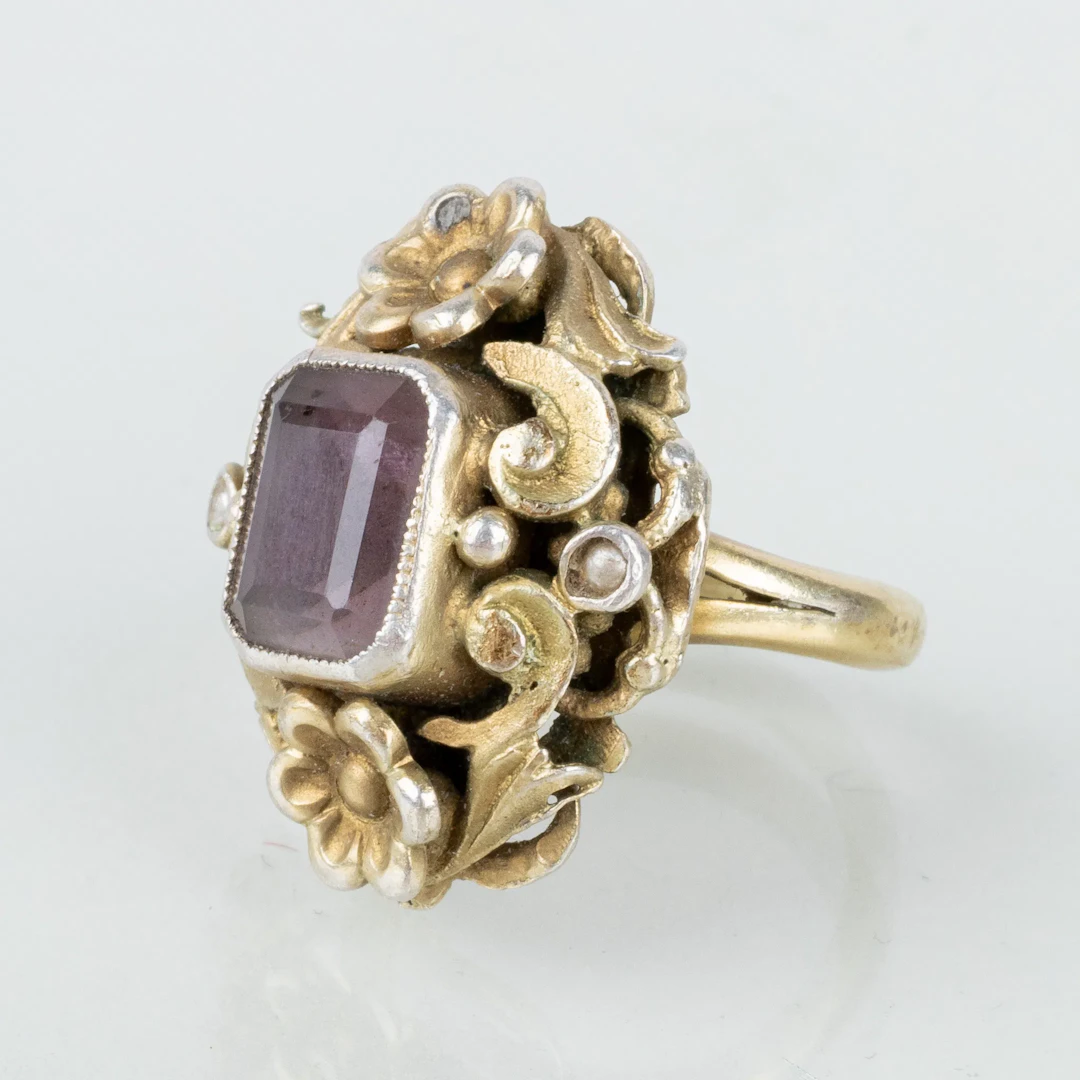 RING, plata bañada en oro, con amatista, principios del siglo XX