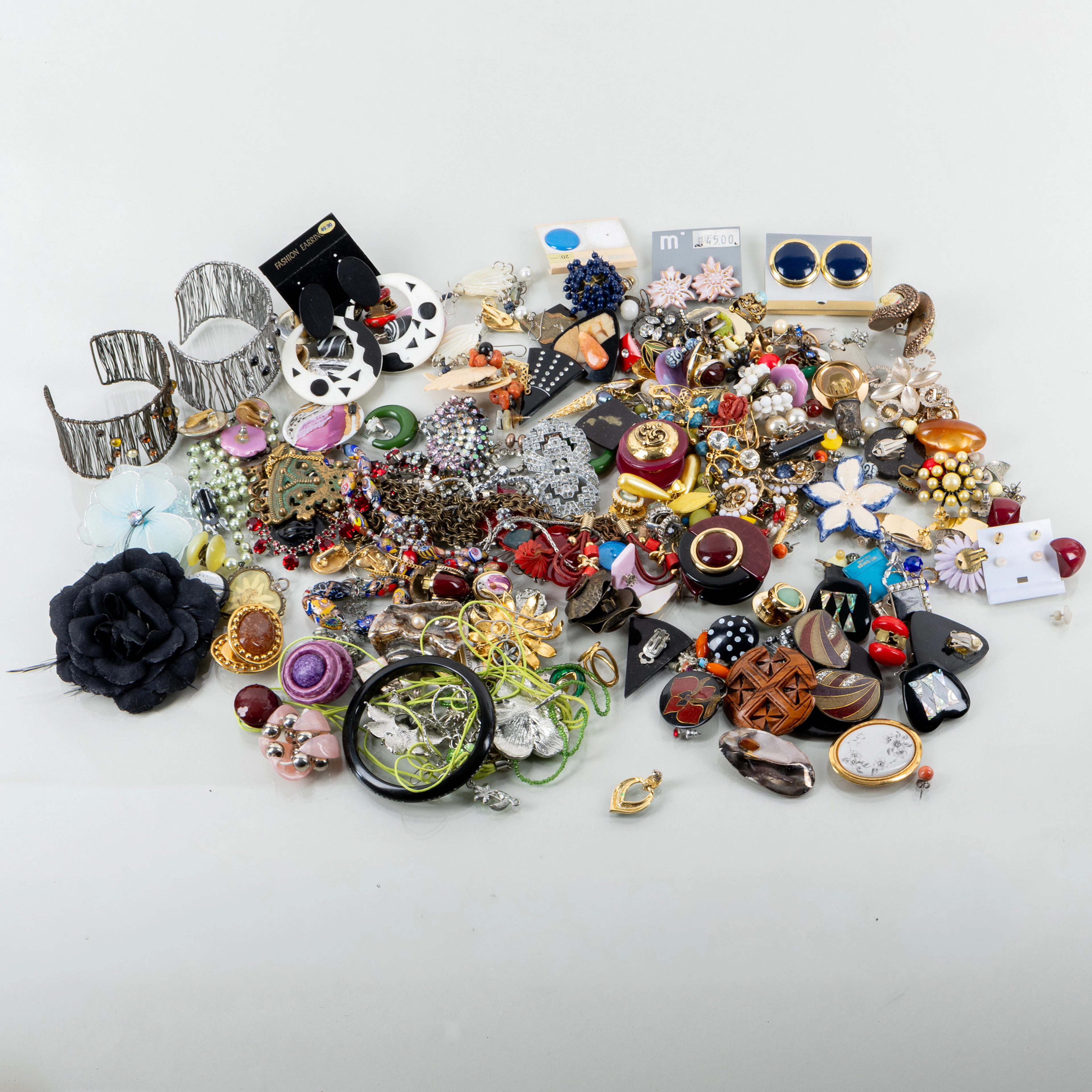 COLECCIÓN DE BISUTERÍA, SIGLO XX
