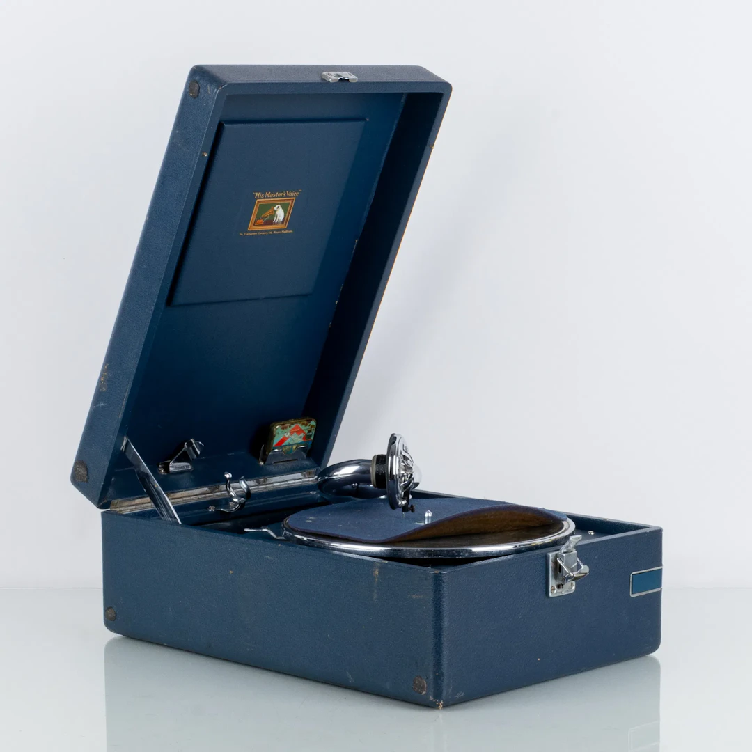 TRAVEL GRAMOPHONE, His Masters Voice, England, mid-20th century