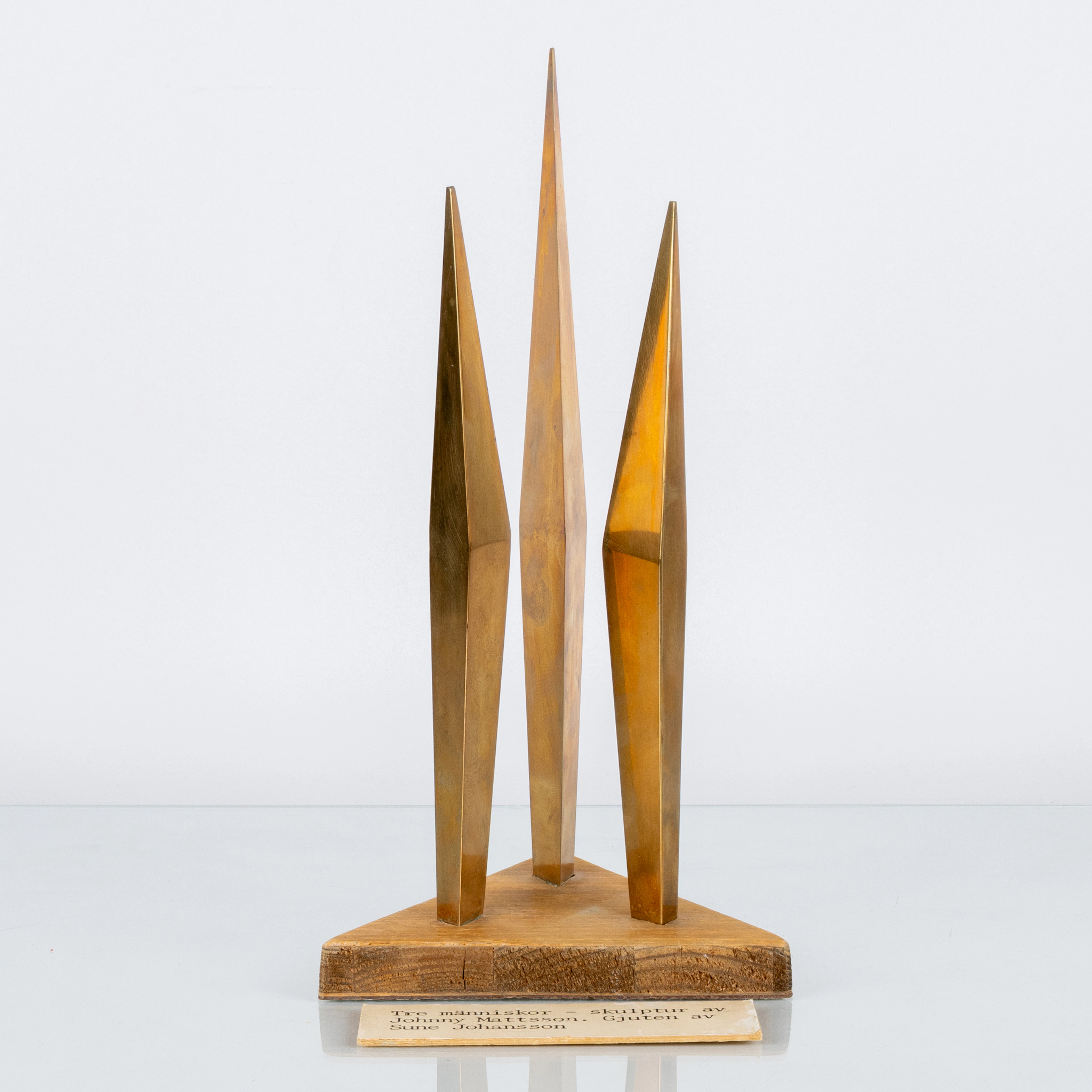 JOHNNY MATTSSON (1906-1970), escultura, latón y madera, sin firmar