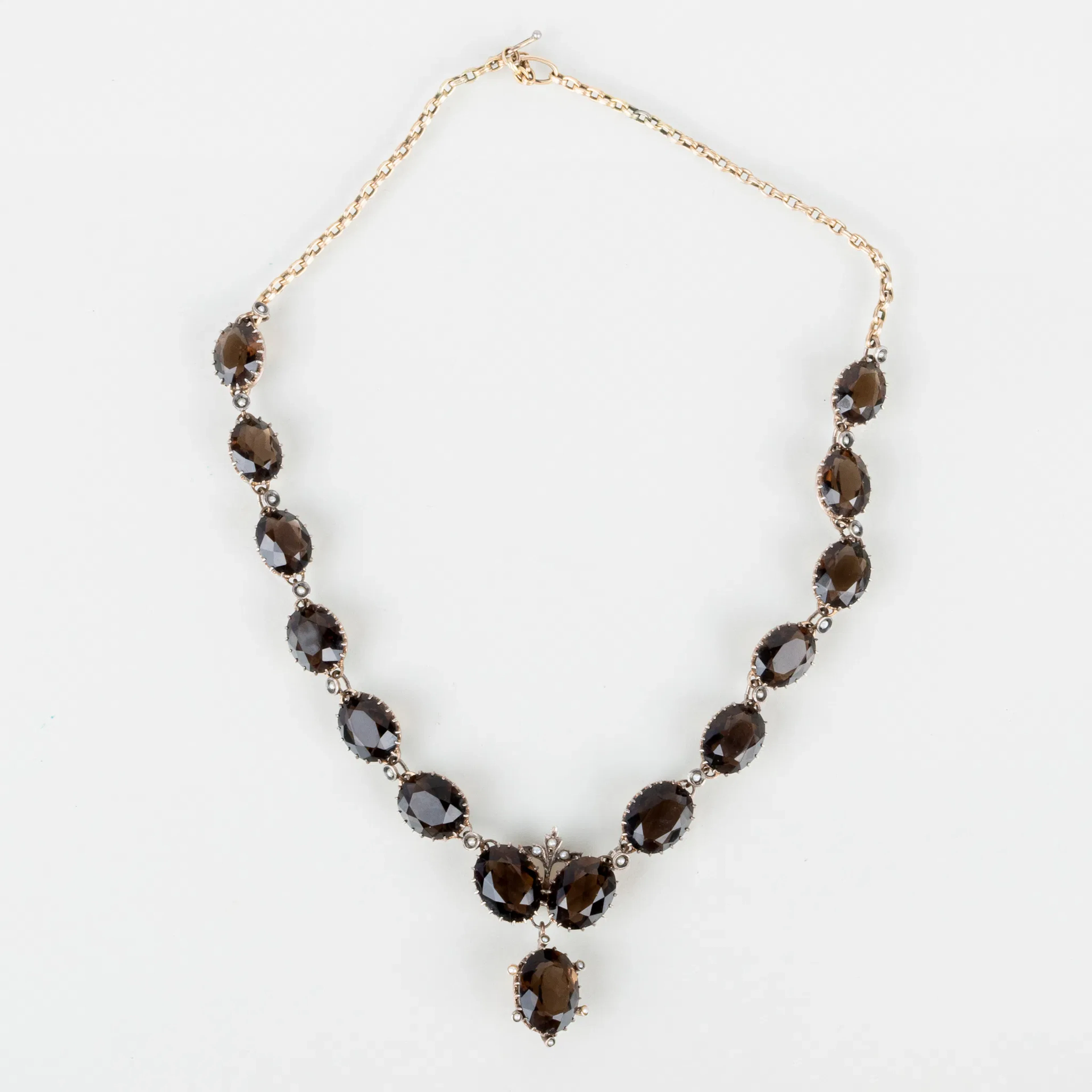 COLLIER, plata bañada en oro, con cuarzo ahumado y cuentas orientales, probablemente