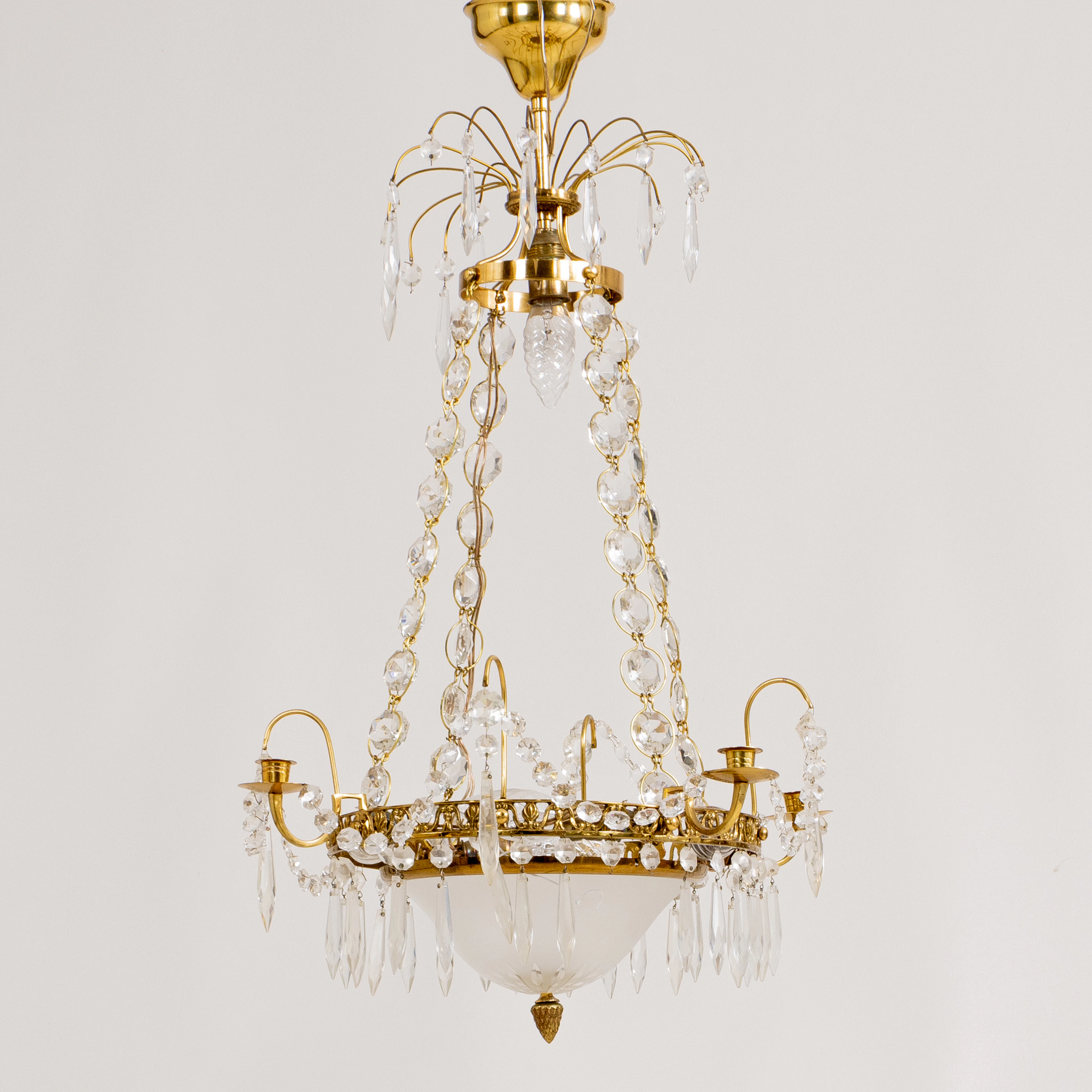 LAMPADARIO, ottone e cristallo, stile Gustaviano, metà 1900