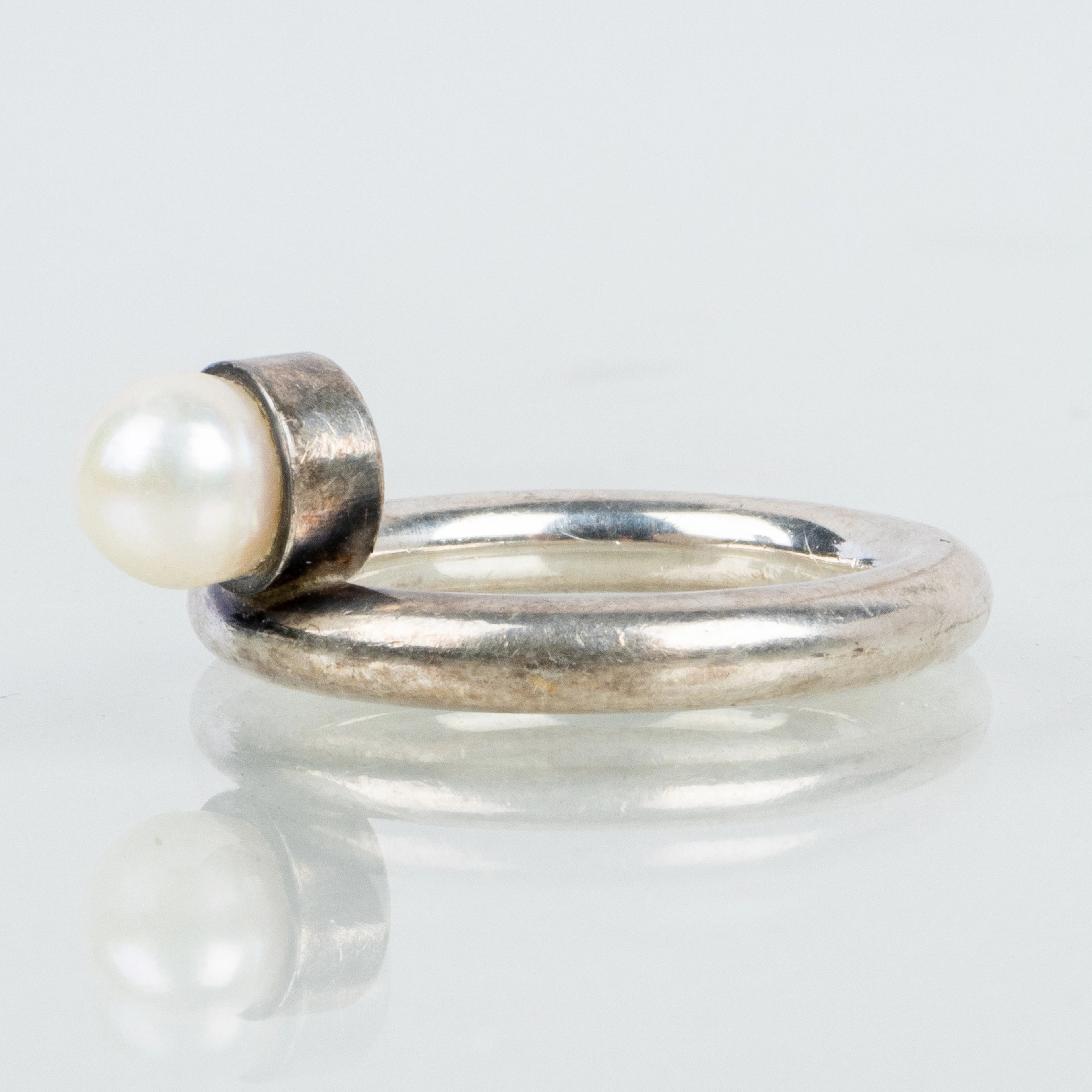 ANILLO, plata esterlina, con perla cultivada, siglos XX/2000