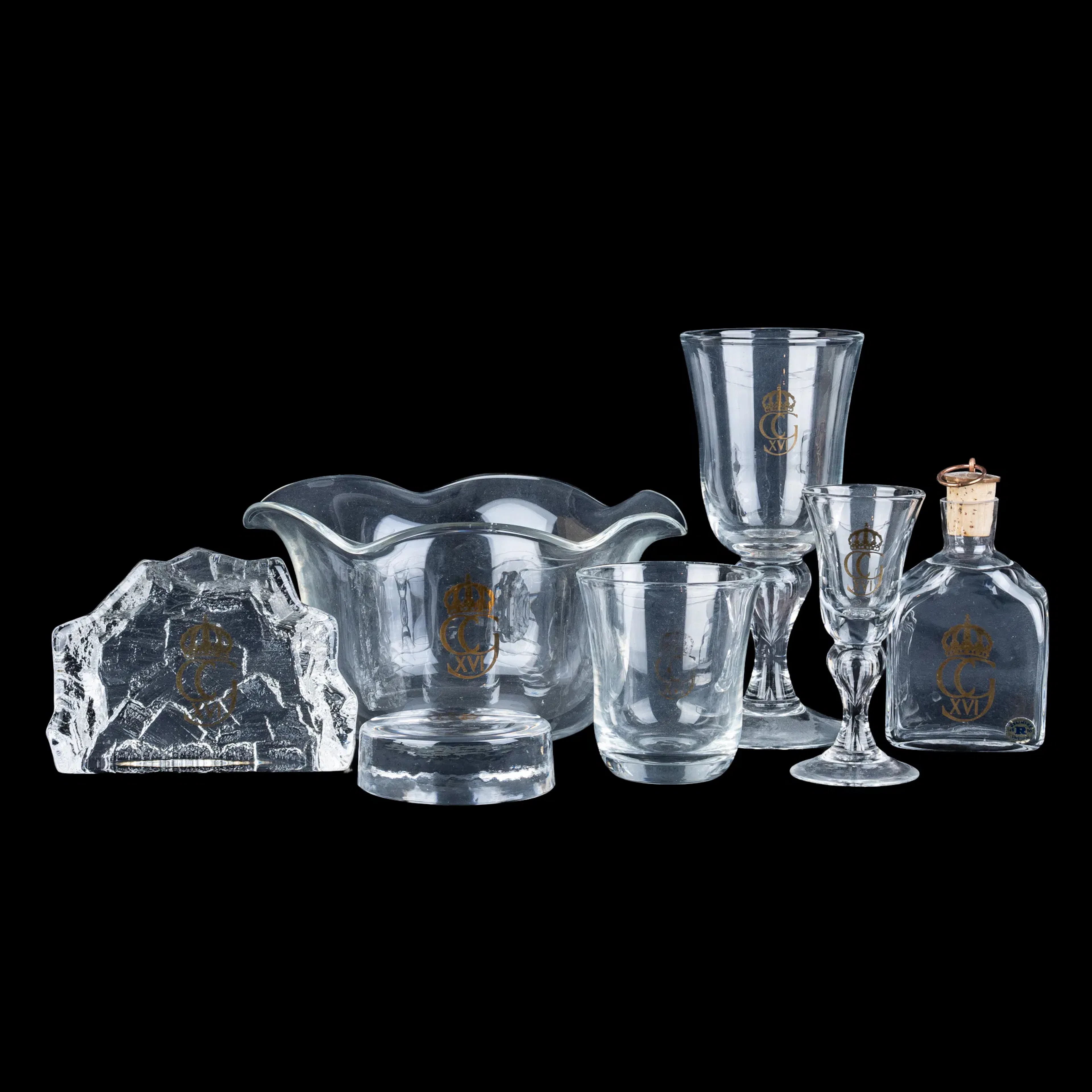 GLASS OBJECTS, 7 parts, with Carl XVI Gustaf's monogram, Reijmyre glassworks