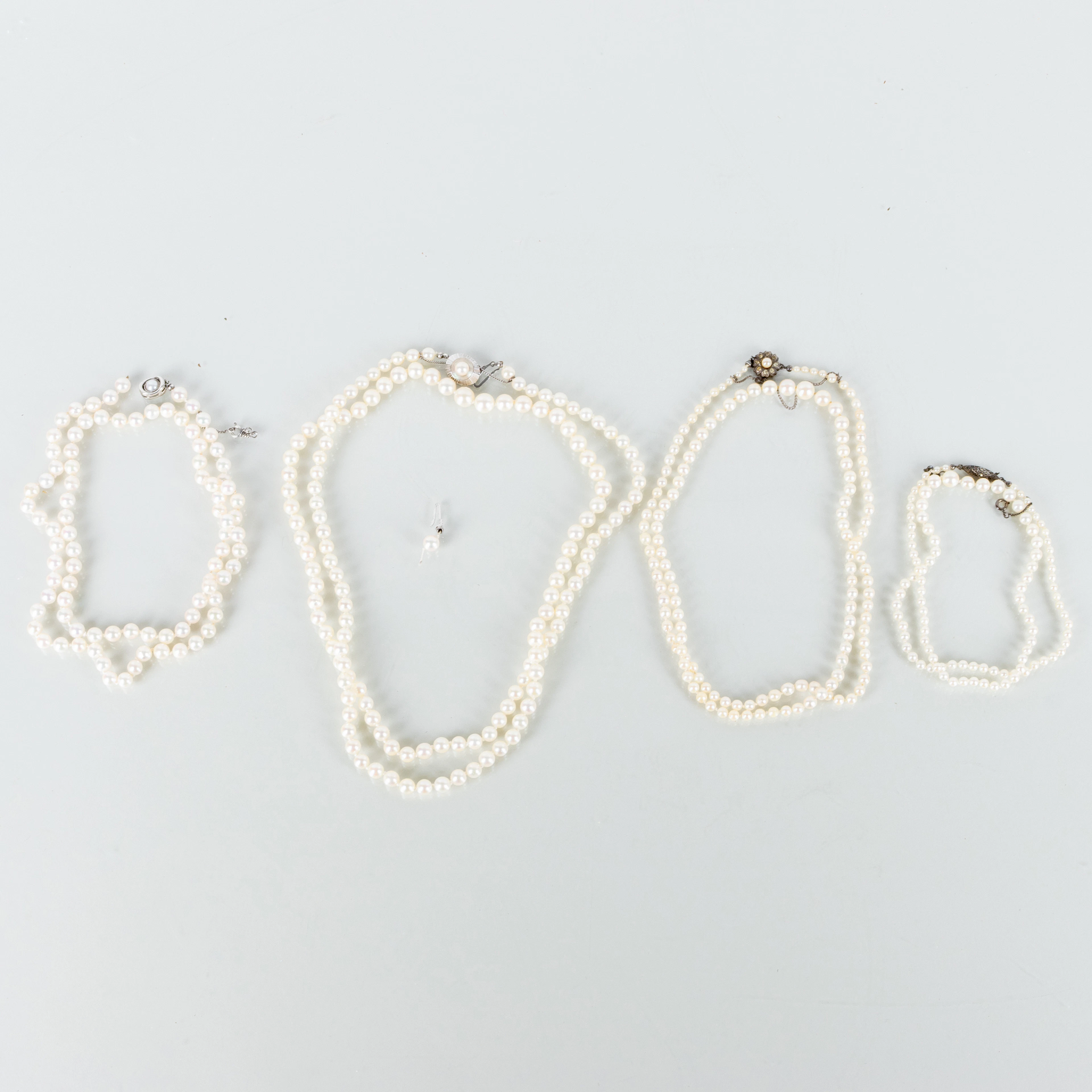 COLLANE DI PERLE, 4 pz, perline coltivate, per lo più della seconda metà del 1900