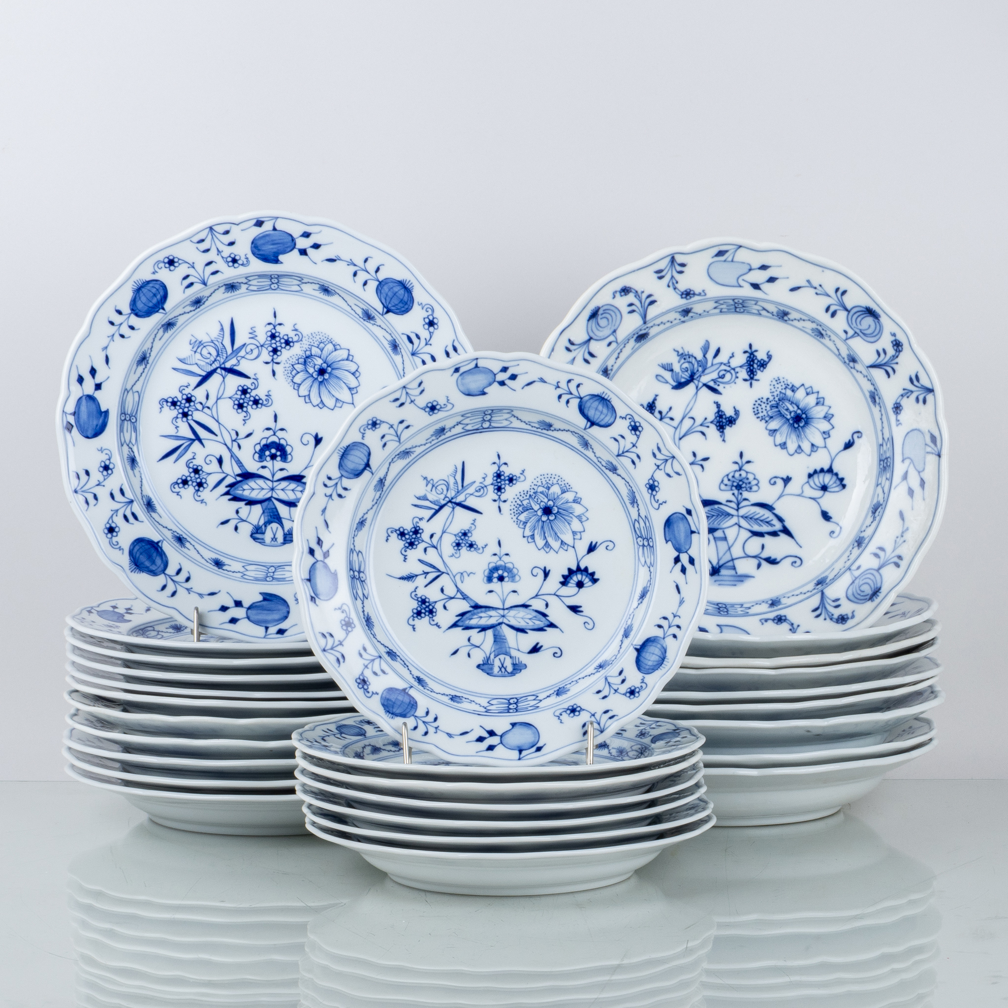 VAJILLA, 27 piezas, porcelana, patrón cebolla, Meissen, Alemania, 1900s