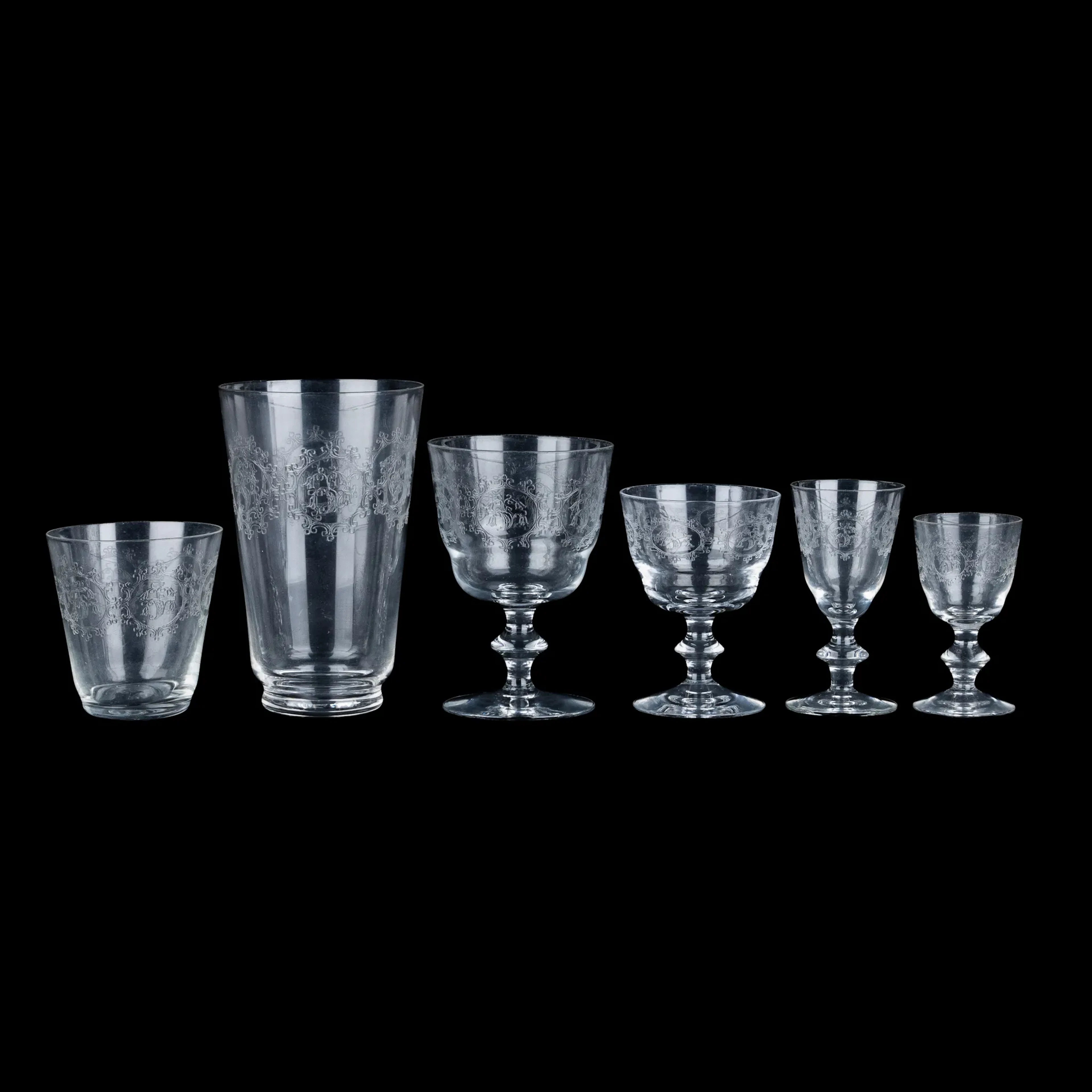 GLASSERVIS, 67 piezas, decoración pulida, mediados del siglo XX