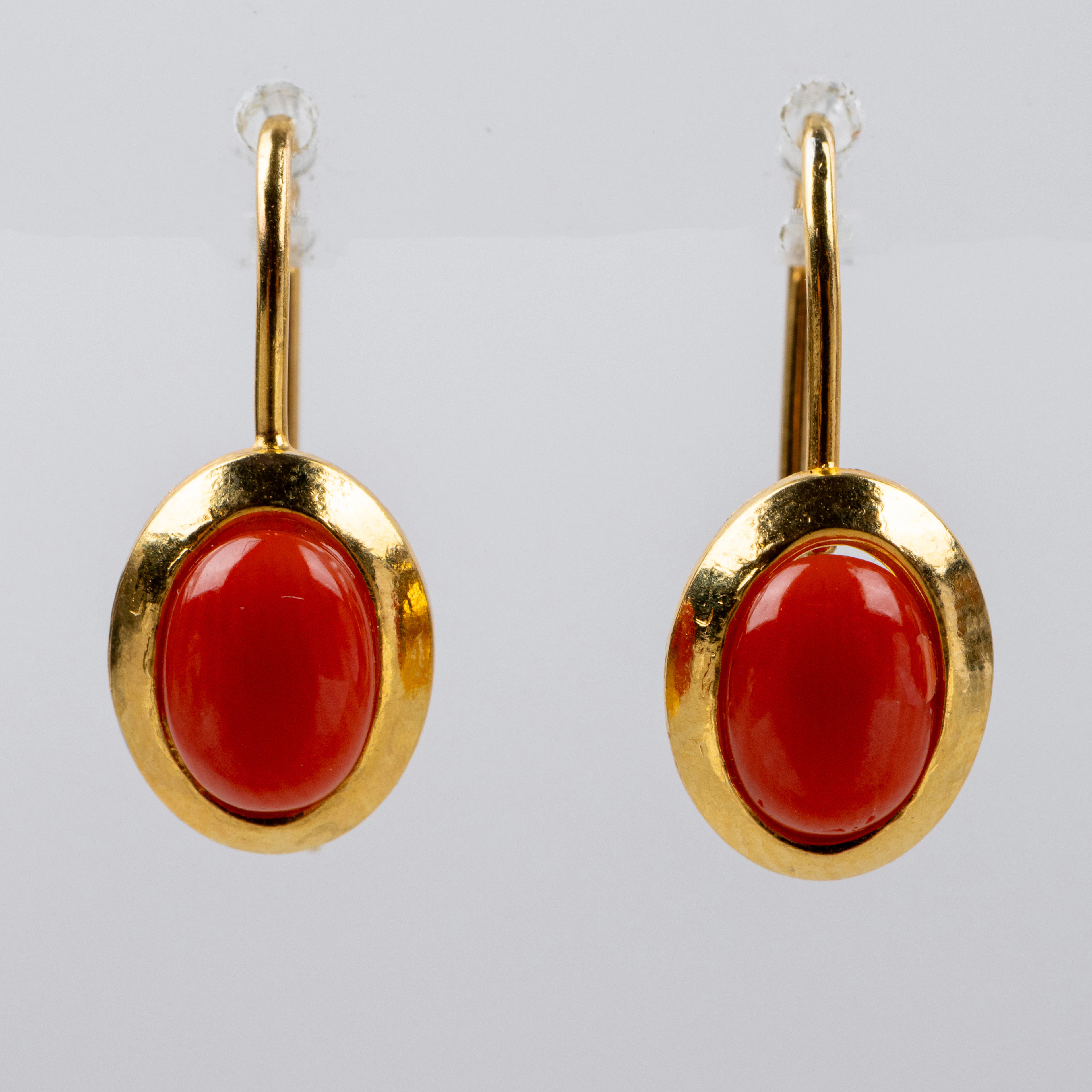 PENDIENTES, 1 par, al menos oro de 8 quilates, con coral